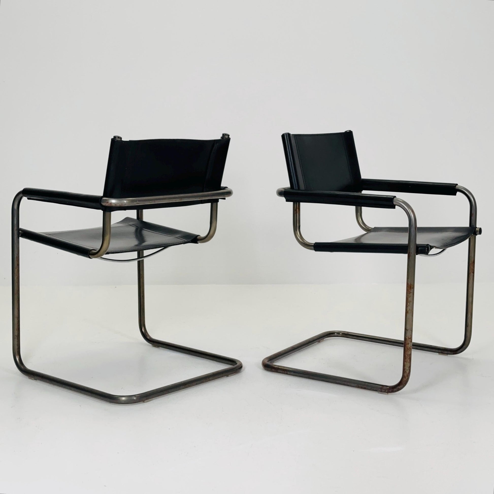 Set of 2 Mid century Bauhaus B34 black leather cantilevered chairs by Mart Stam for Jox Interni italy 1980s
