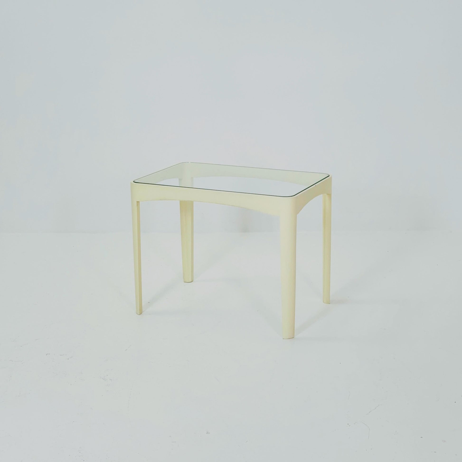 Mid century Space Age white side Table by Peter Ghyczy for Horn Germany , 1970s