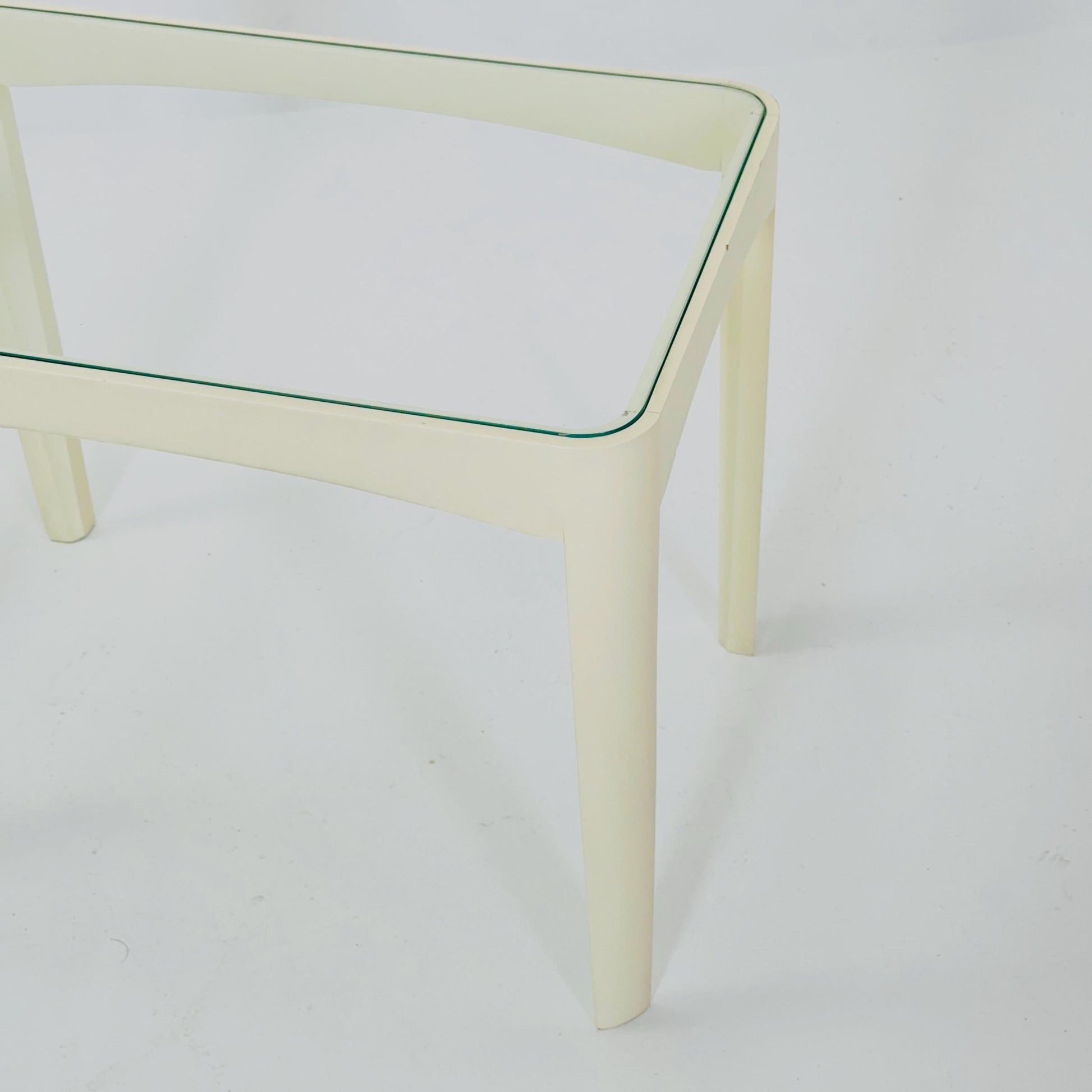 Mid century Space Age white side Table by Peter Ghyczy for Horn Germany , 1970s