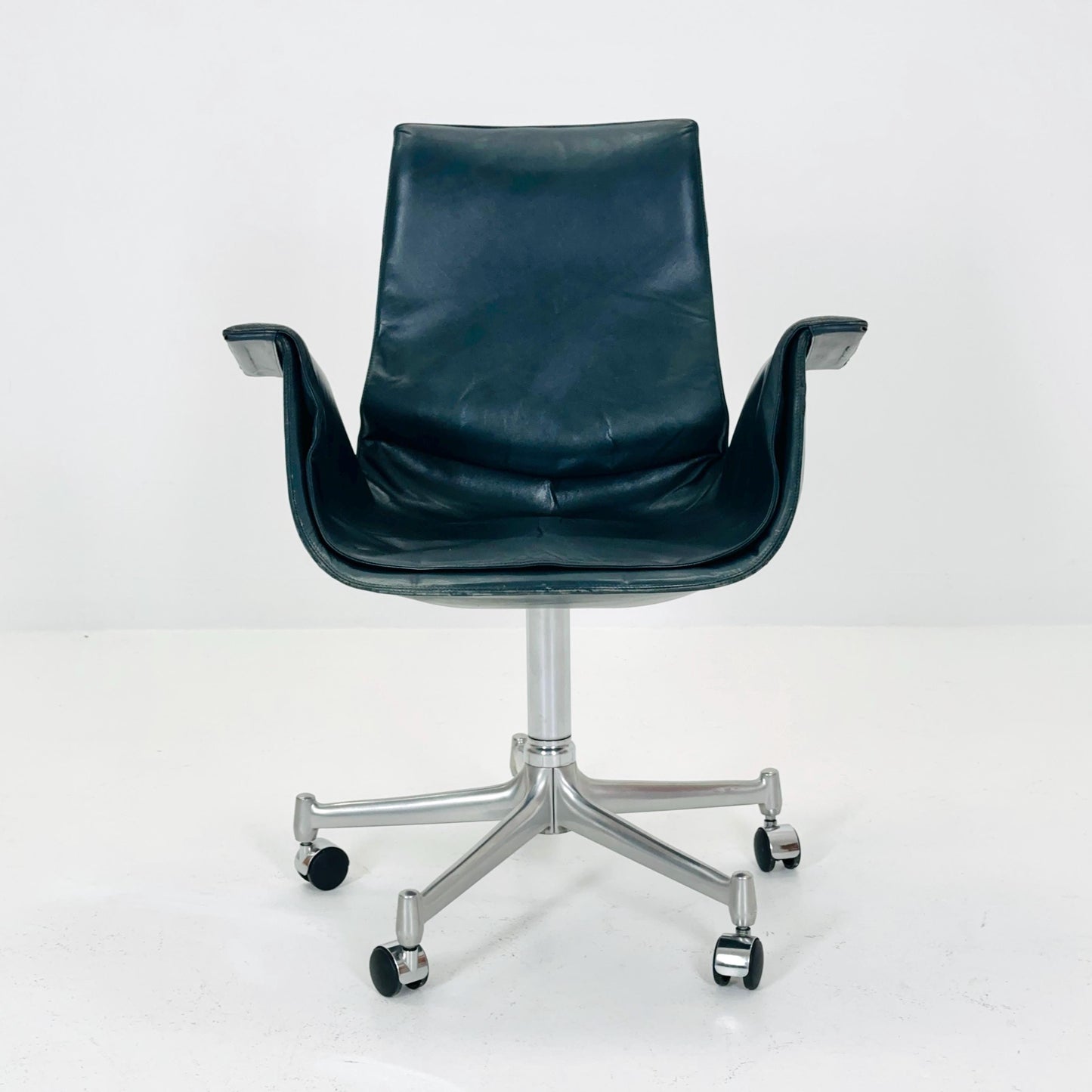 Mid centruy Tulip dark green Desk Chair Modell 6727 by Preben Fabricius & Jørgen Kastholm – for Walter Knoll, 1960s by Kill