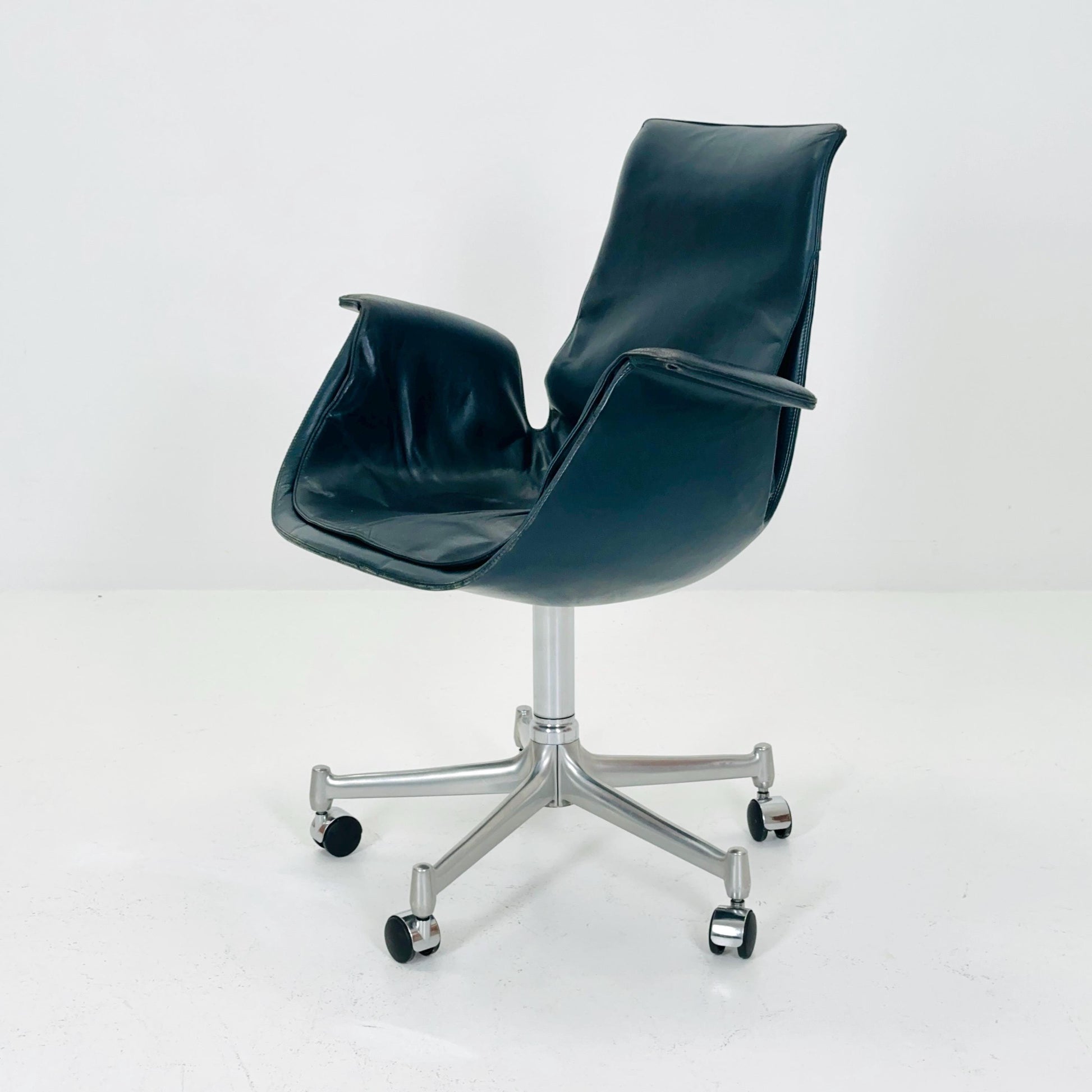 Mid centruy Tulip dark green Desk Chair Modell 6727 by Preben Fabricius & Jørgen Kastholm – for Walter Knoll, 1960s by Kill