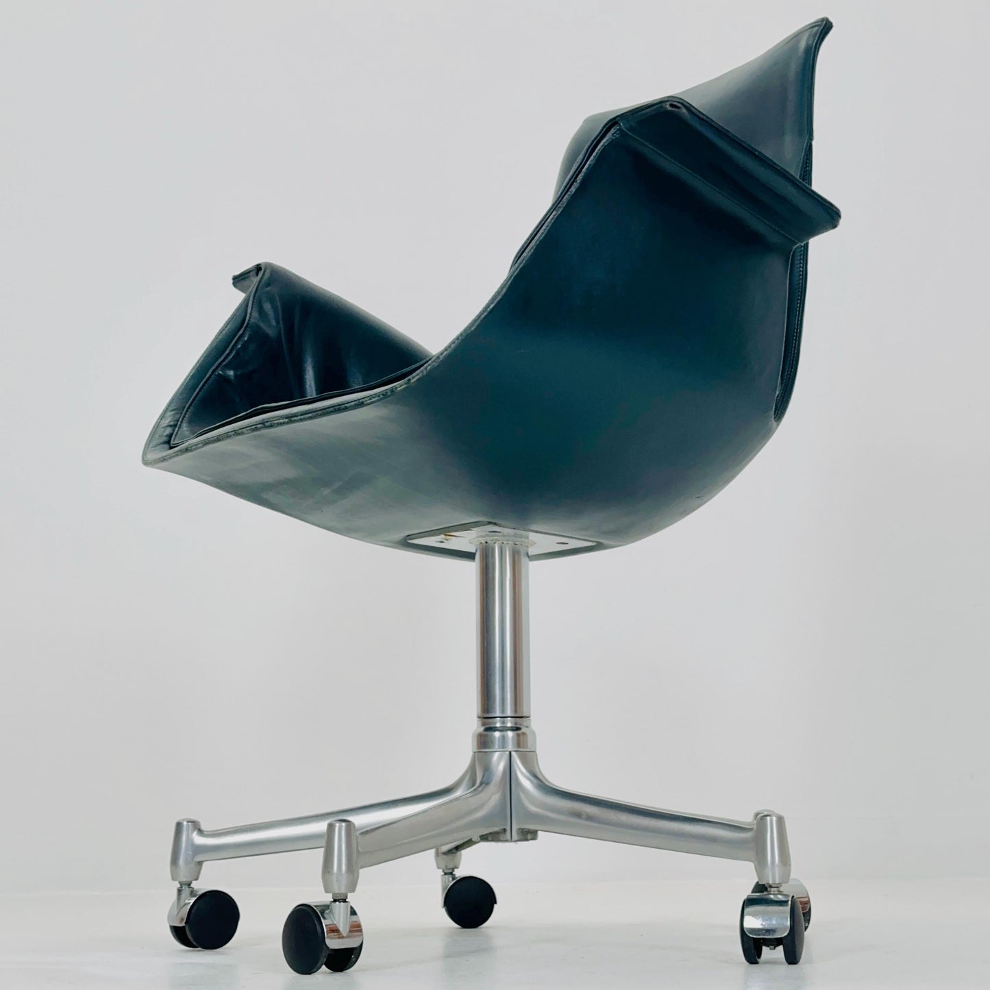 Mid centruy Tulip dark green Desk Chair Modell 6727 by Preben Fabricius & Jørgen Kastholm – for Walter Knoll, 1960s by Kill