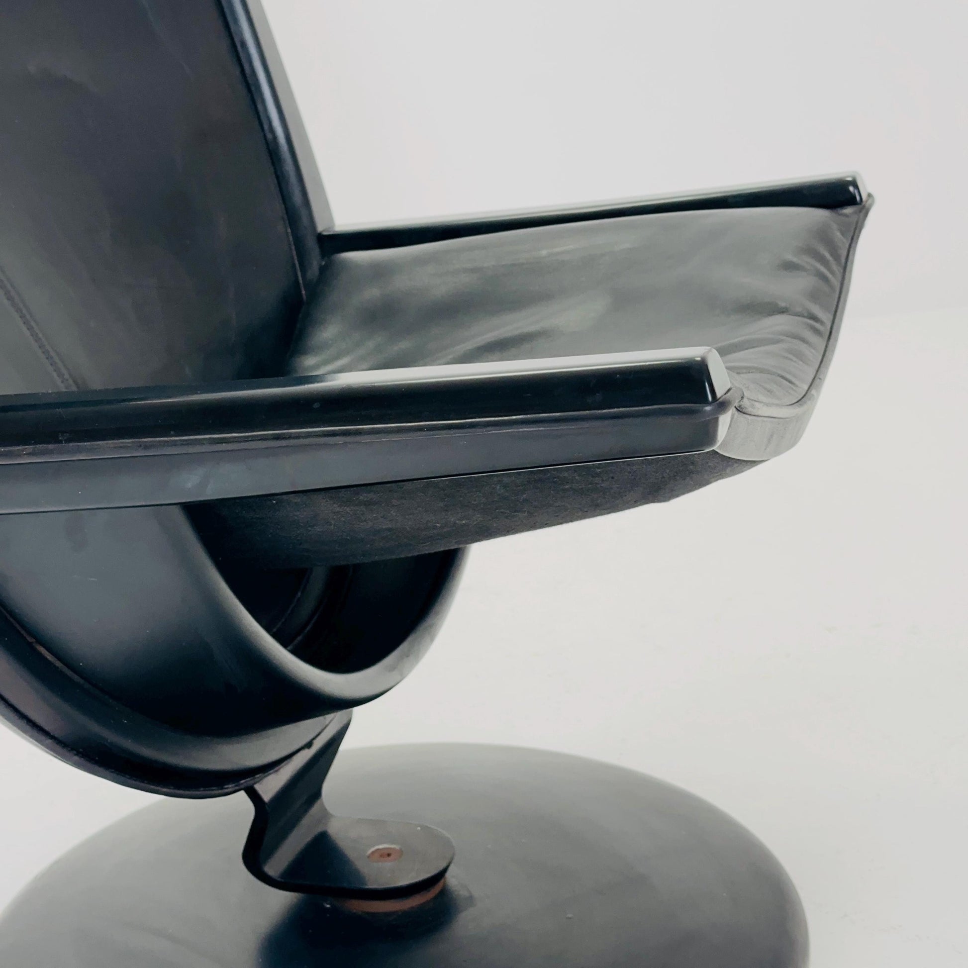 mid century modern black leather lounge chair by Ingmar Relling for Westnofa, 1980s Norway