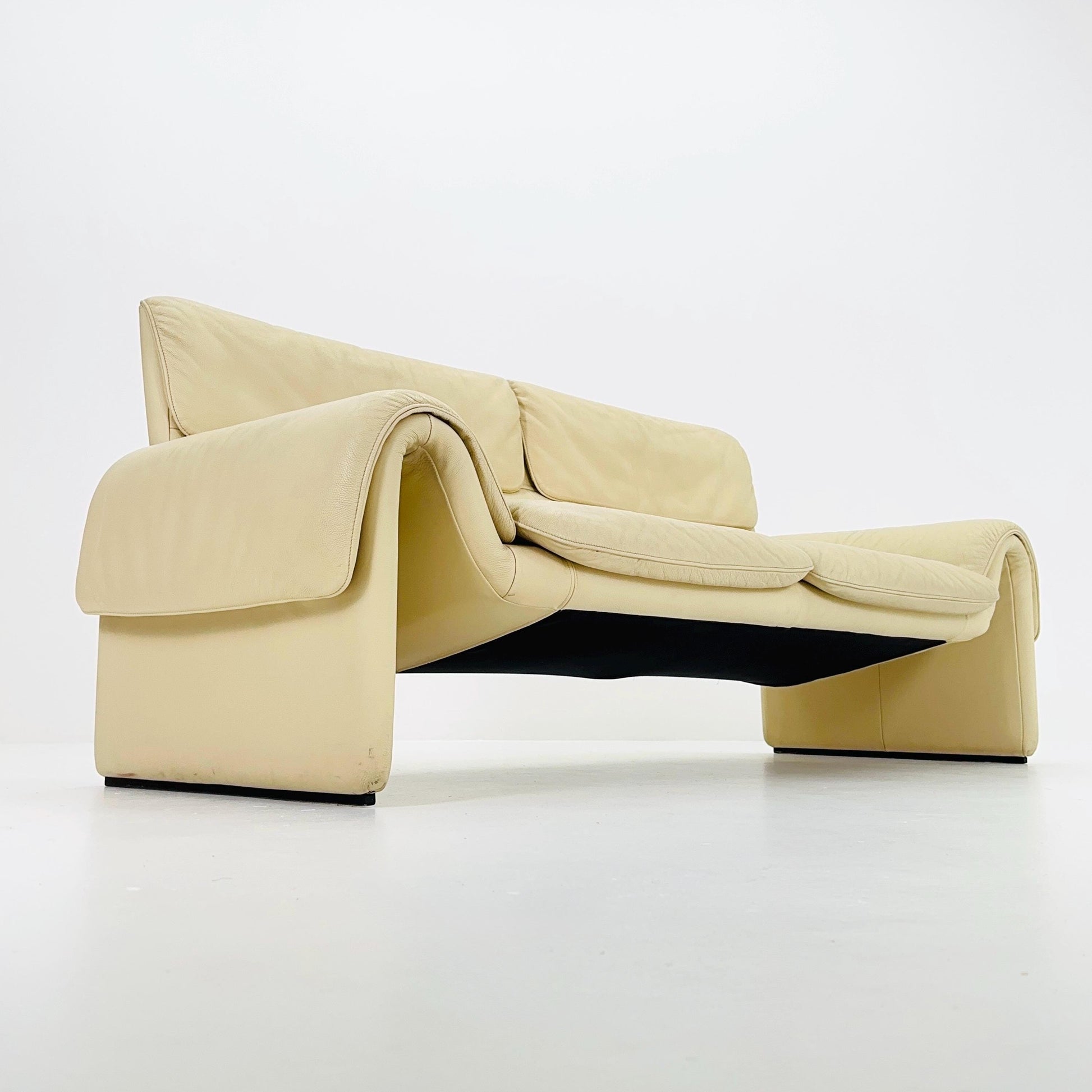 Mid-Century De Sede DS-2011/01 Cream white leather 2 seats -sofa , 2011 Switzerland