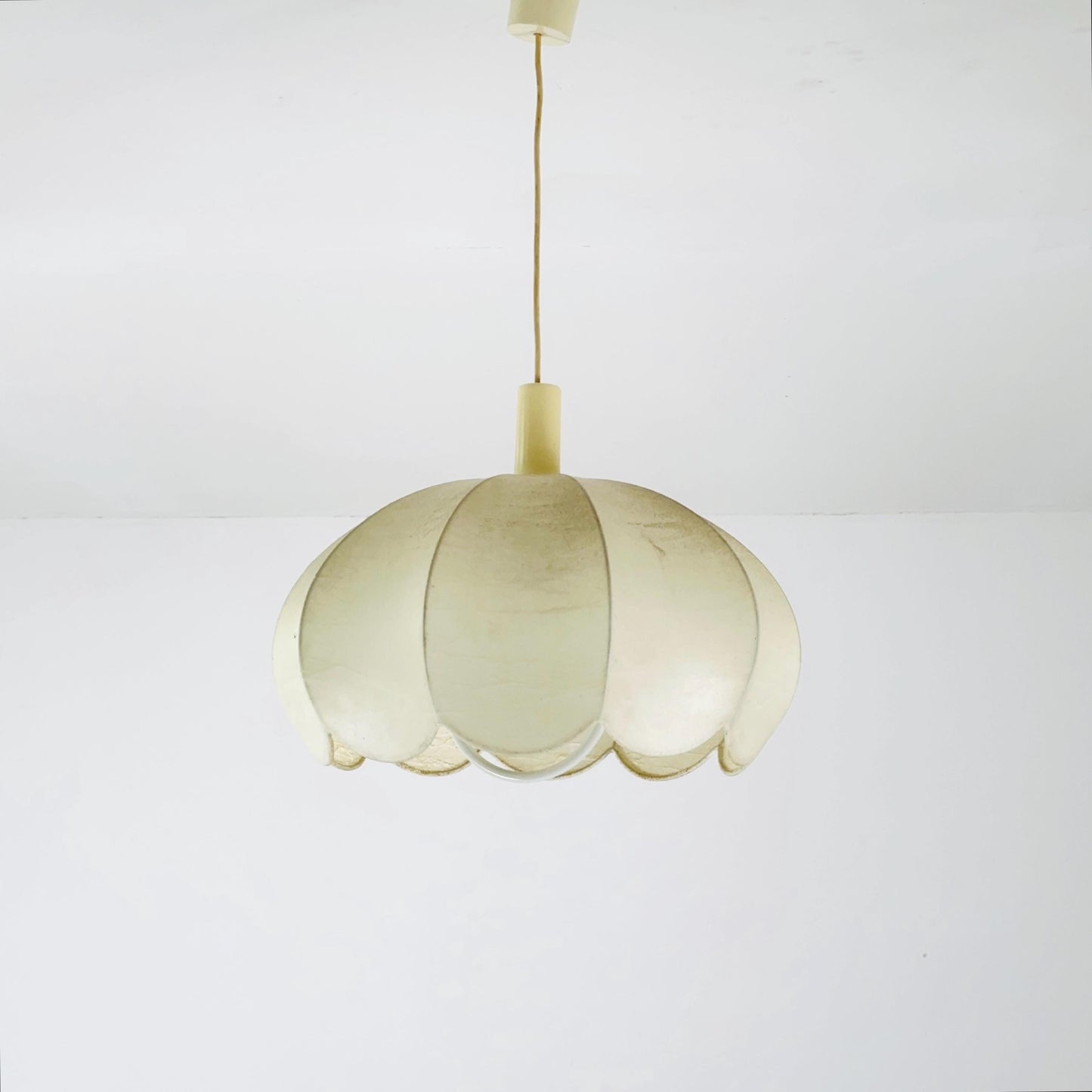 Mid century rare pendant lamp from the Cocoon series Designer Achille & Pier Giacomo Castiglioni Bovezzo (Italy) 1960s
