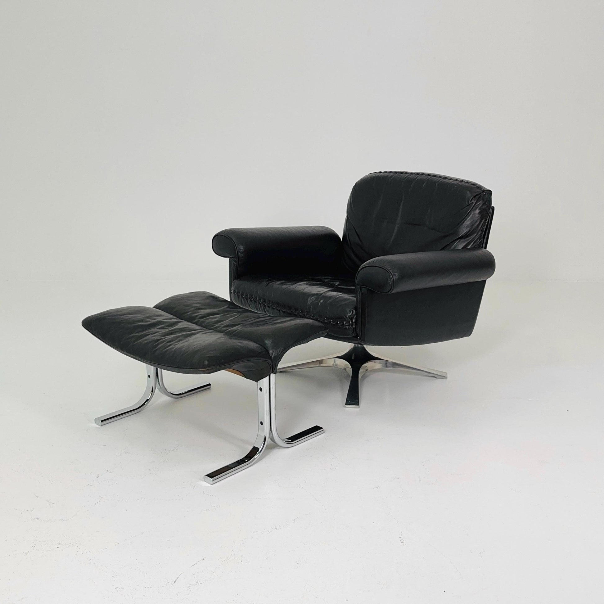 Mid Century De Sede "DS-31" armchair & ottoman in chocolate brown, Switzerland 1970s