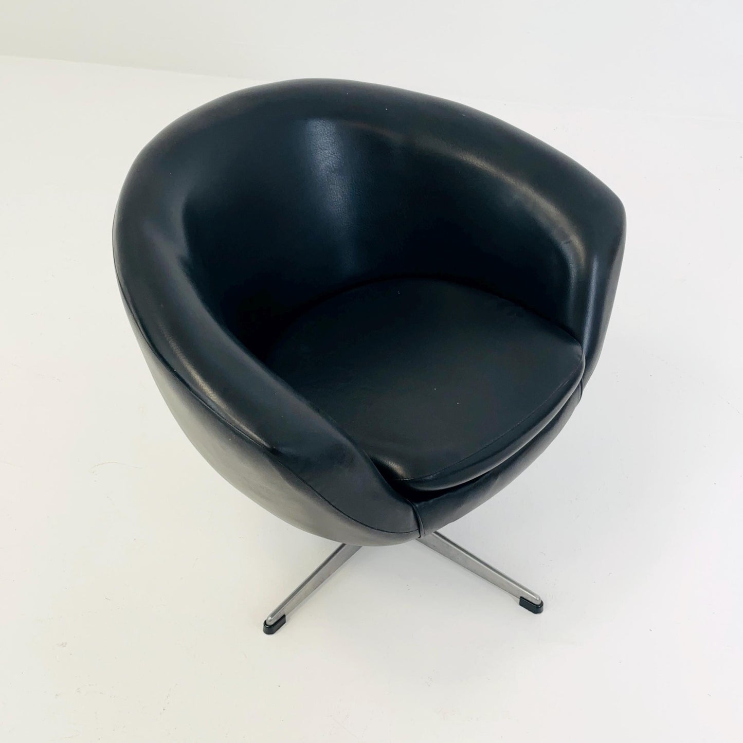 1 of 2 Mid Century Swivel ‘Pod’ Armchair by Overman Sweden, 1960s
