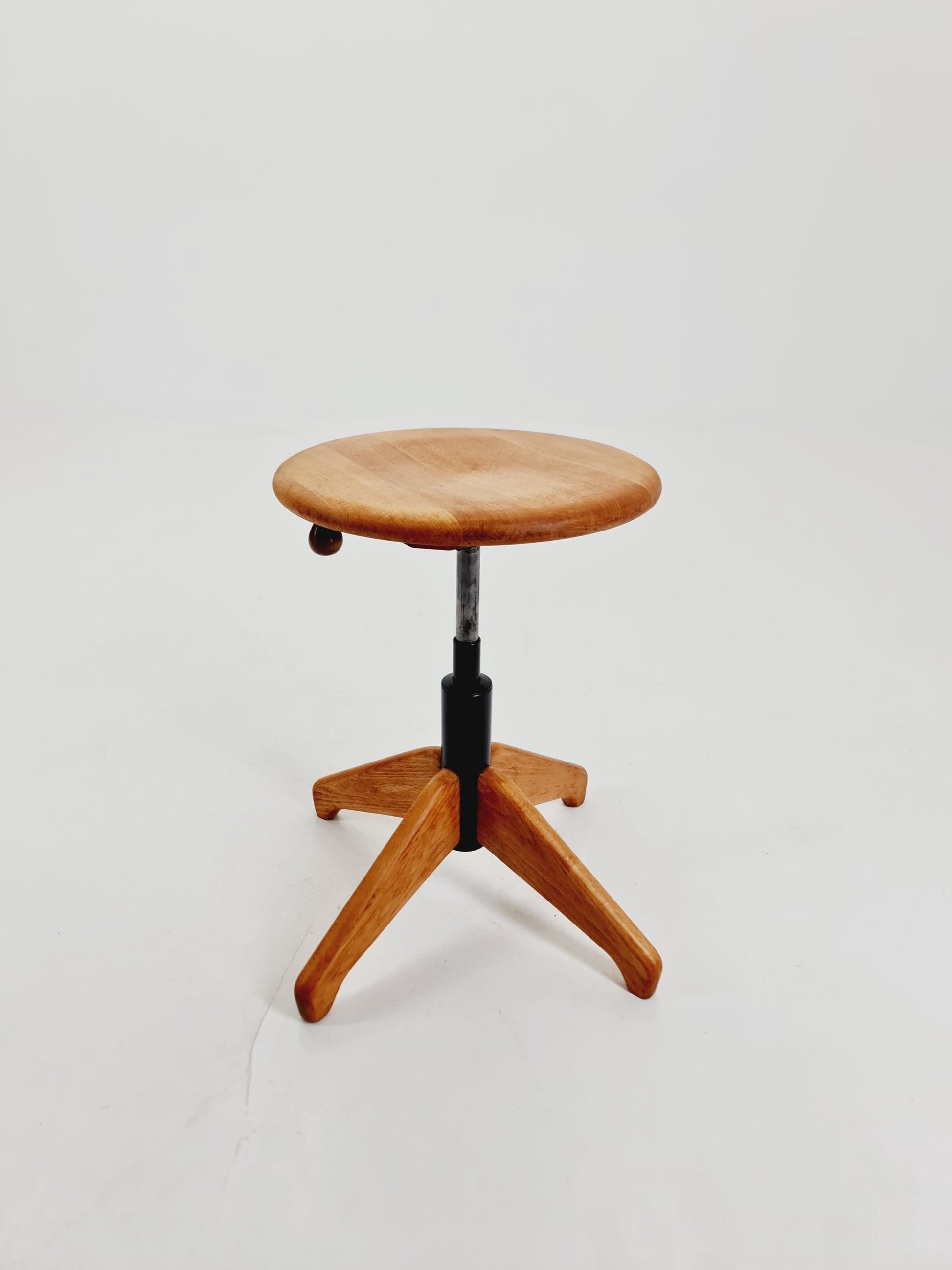 Rare Bauhaus swivel office stool in solid wood By SEDUS 1930s
