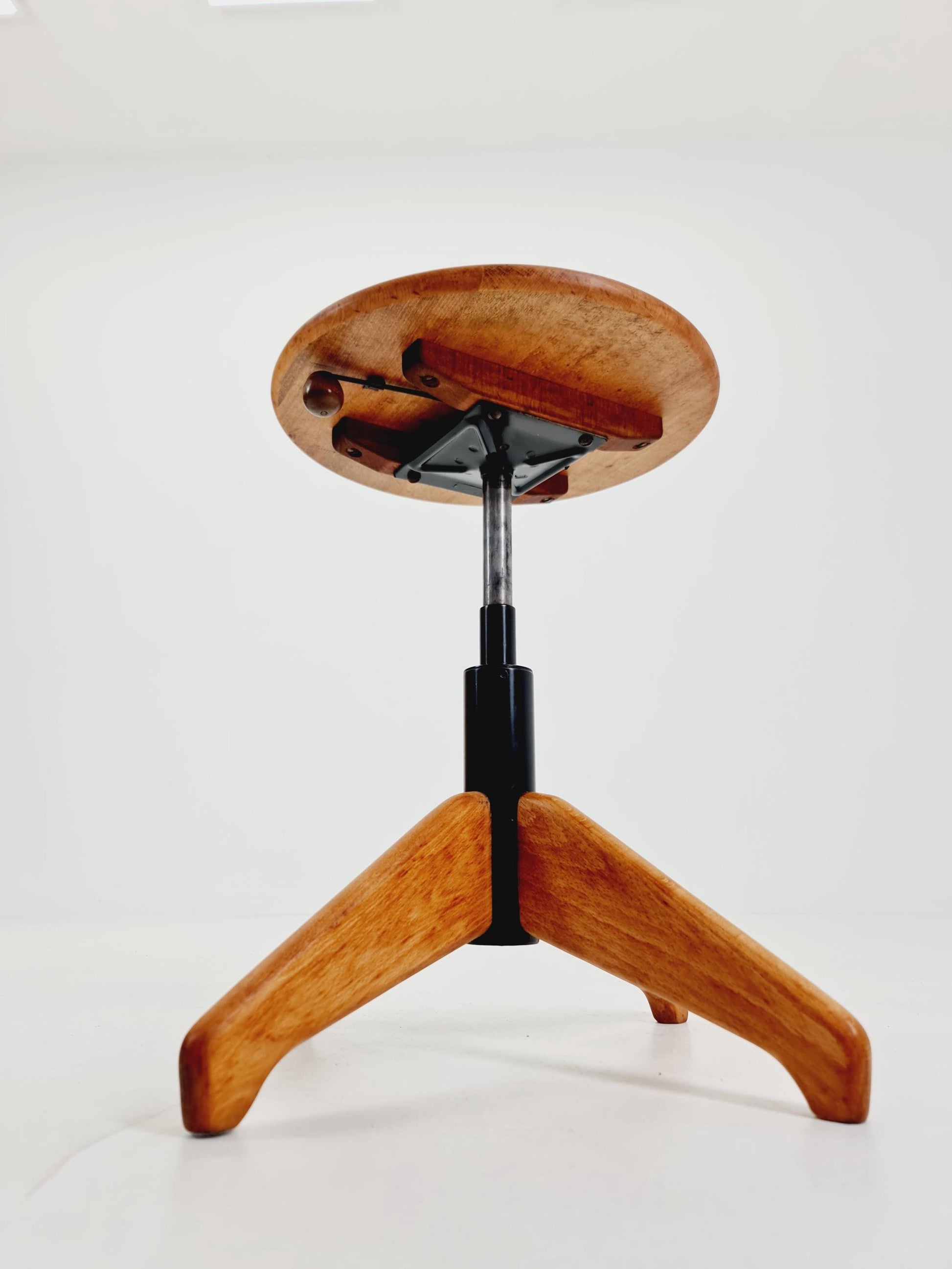 Rare Bauhaus swivel office stool in solid wood By SEDUS 1930s