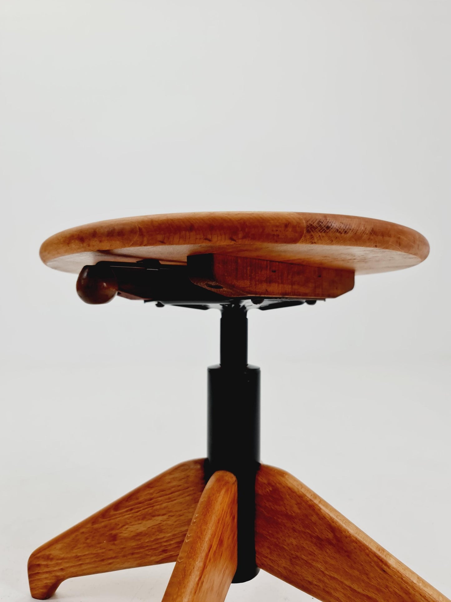 Rare Bauhaus swivel office stool in solid wood By SEDUS 1930s