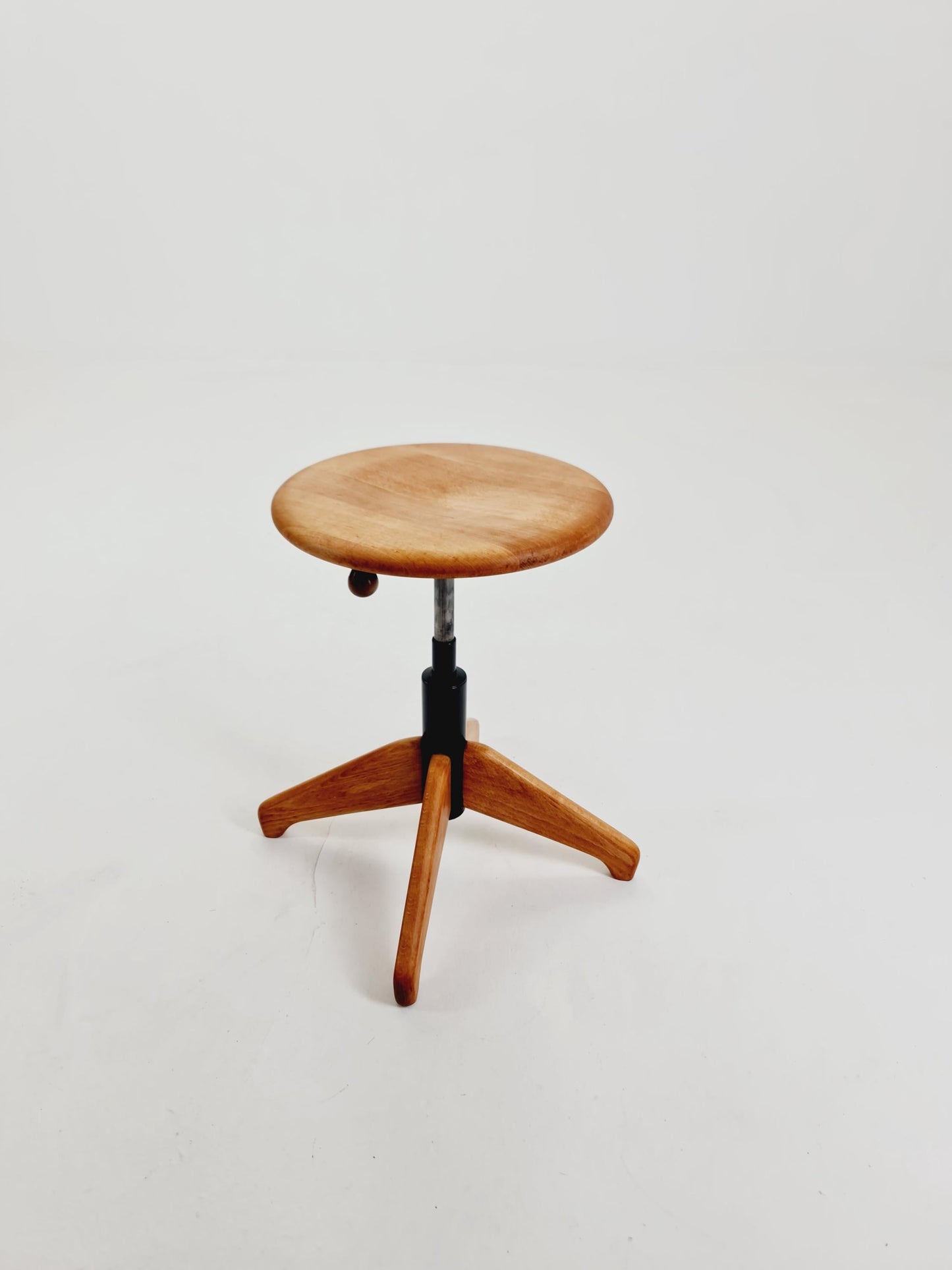 Rare Bauhaus swivel office stool in solid wood By SEDUS 1930s