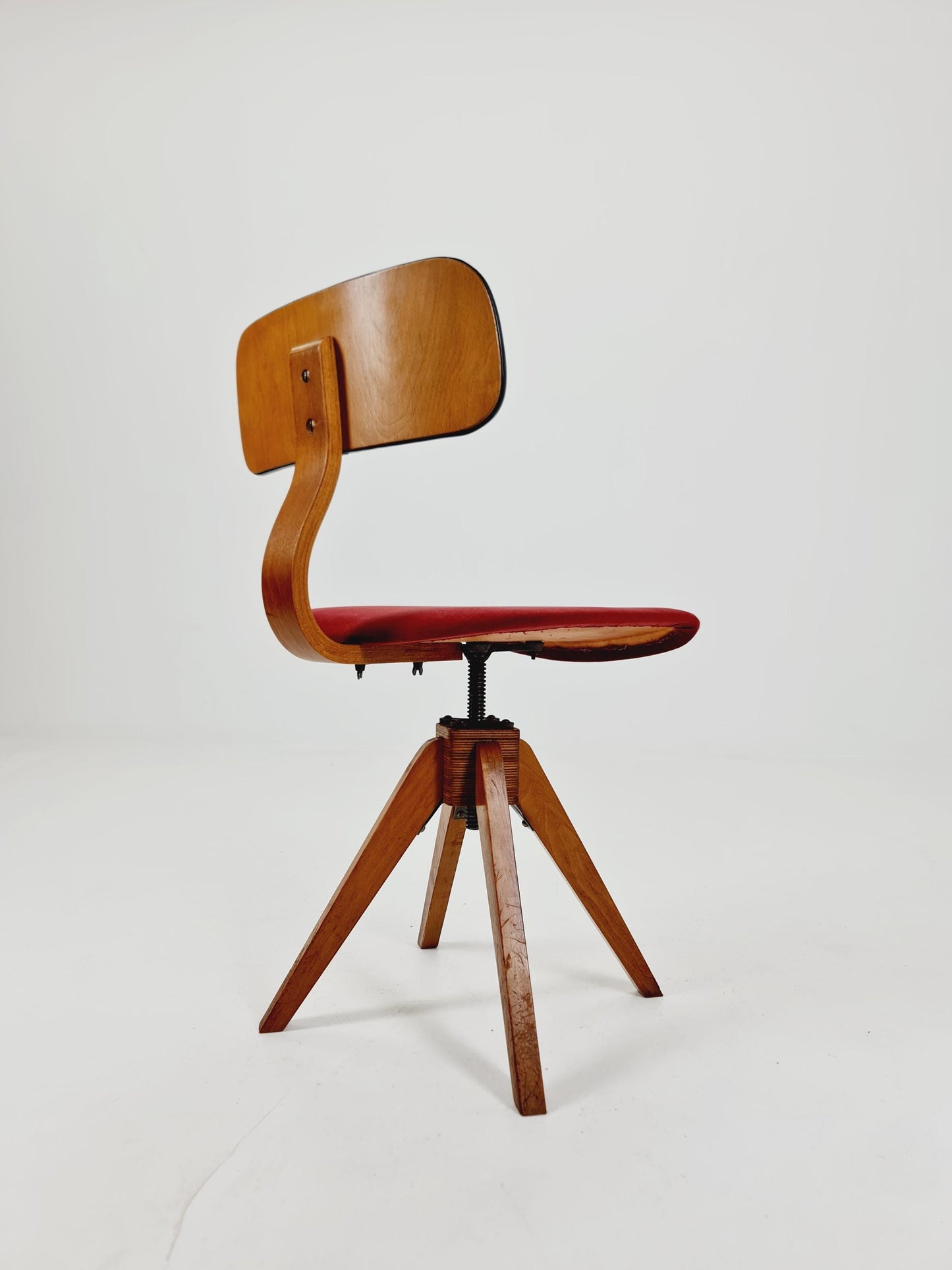 Bauhaus swivel office chair in solid wood By Der FerderDreh 1930s