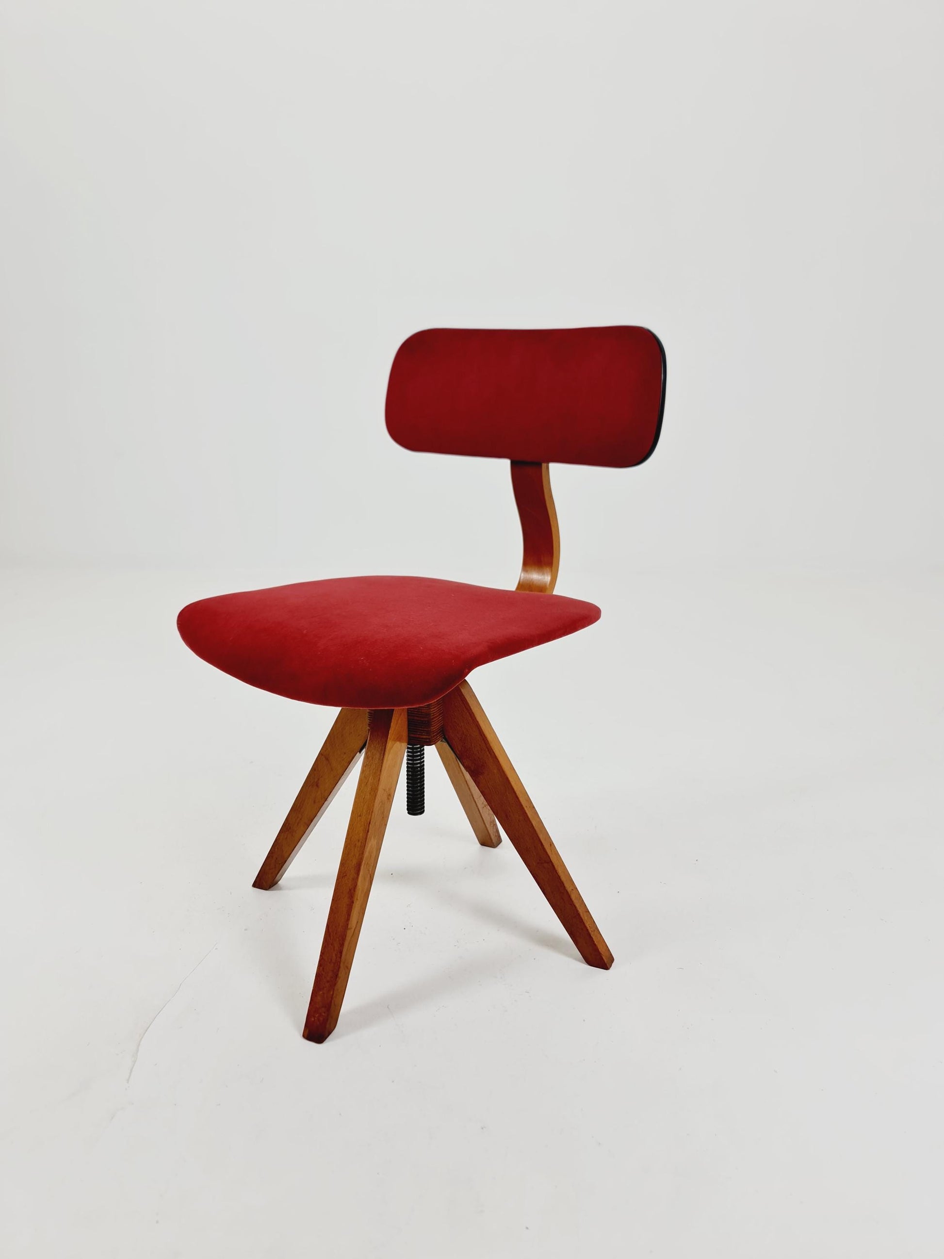 Bauhaus swivel office chair in solid wood By Der FerderDreh 1930s