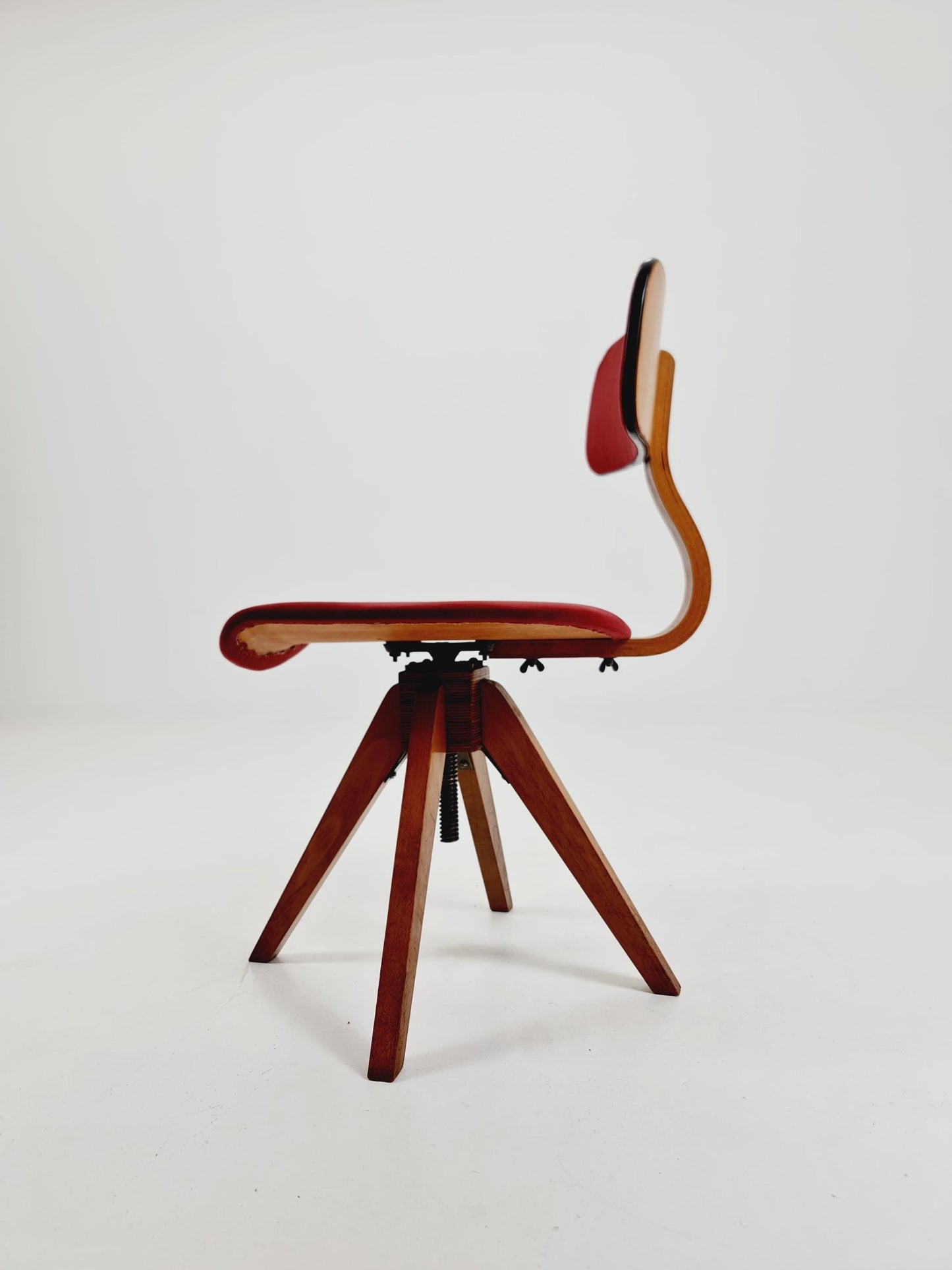 Bauhaus swivel office chair in solid wood By Der FerderDreh 1930s