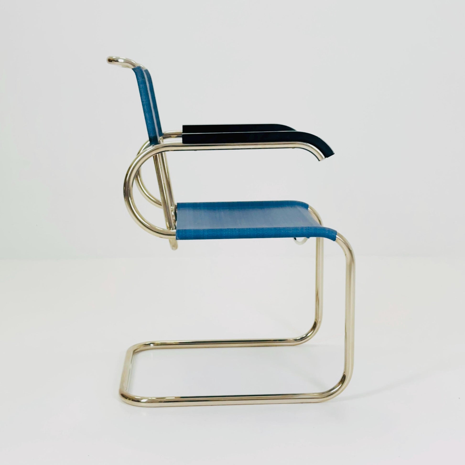 Mid century Cantilever D40 armchair Bauhaus-Gurt - Blau (052) for Marcel Breuer By Tecta Germany 1980s