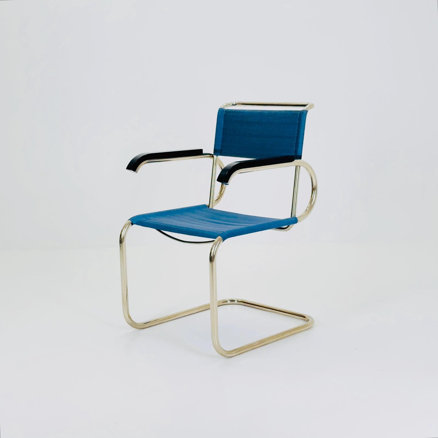 Mid century Cantilever D40 armchair Bauhaus-Gurt - Blau (052) for Marcel Breuer By Tecta Germany 1980s