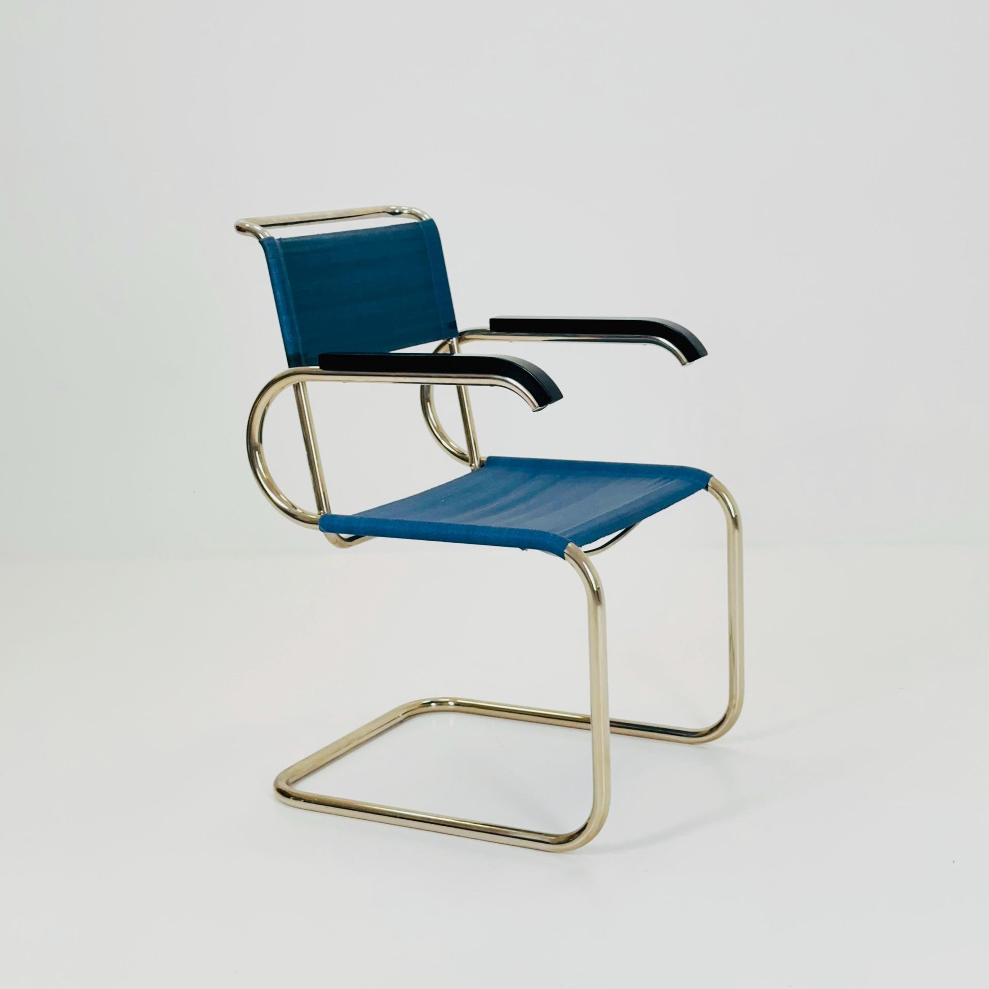 Mid century Cantilever D40 armchair Bauhaus-Gurt - Blau (052) for Marcel Breuer By Tecta Germany 1980s