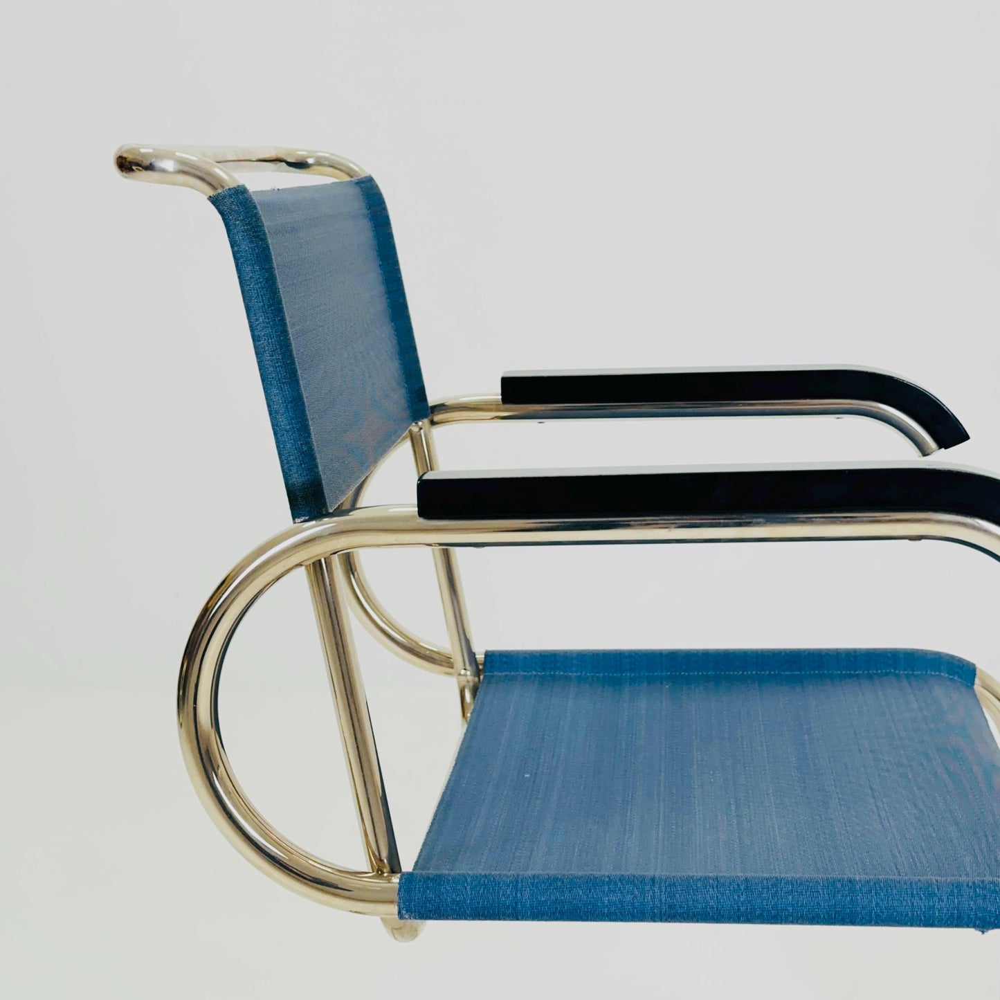 Mid century Cantilever D40 armchair Bauhaus-Gurt - Blau (052) for Marcel Breuer By Tecta Germany 1980s