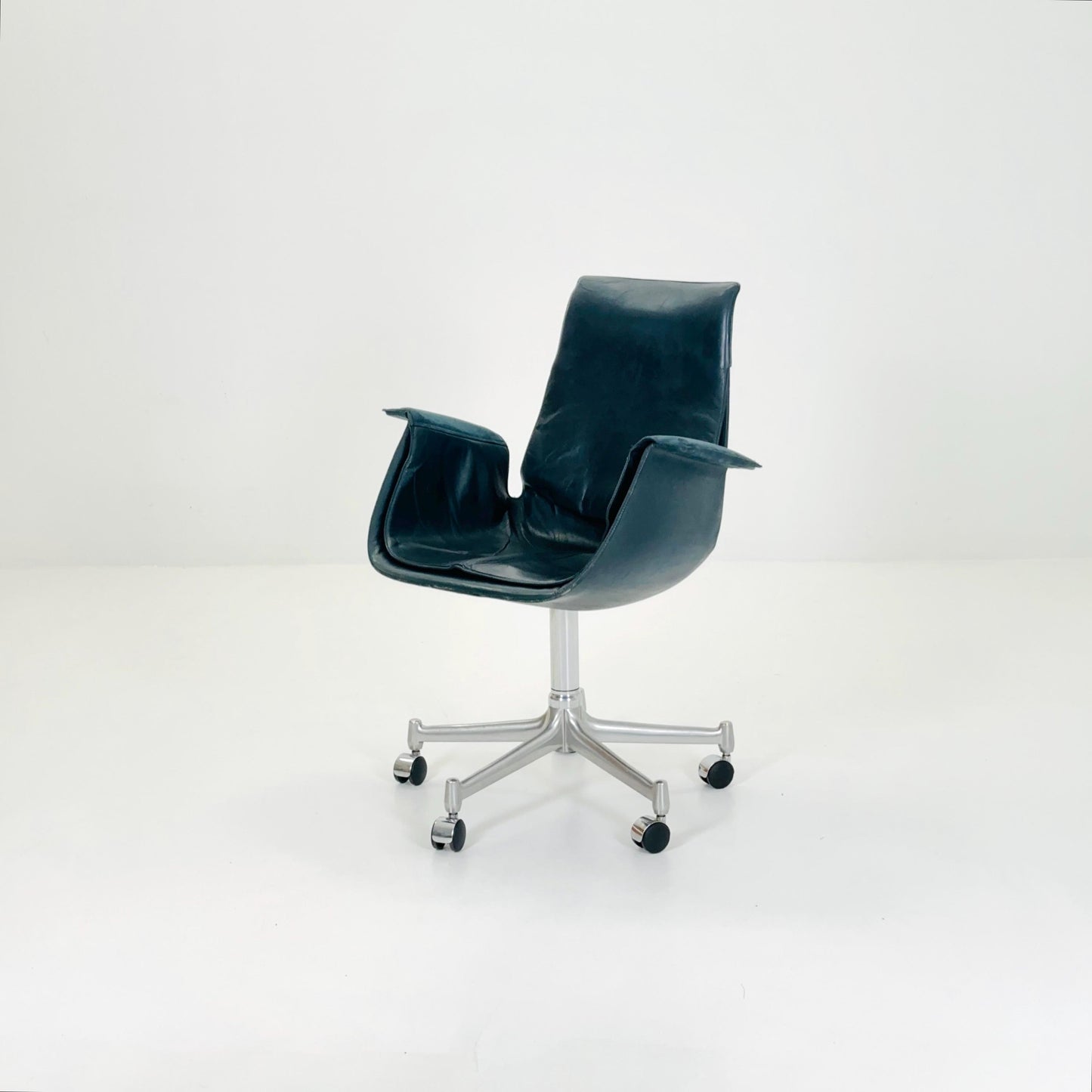 Mid centruy Tulip dark green Desk Chair Modell 6727 by Preben Fabricius & Jørgen Kastholm – for Walter Knoll, 1960s by Kill
