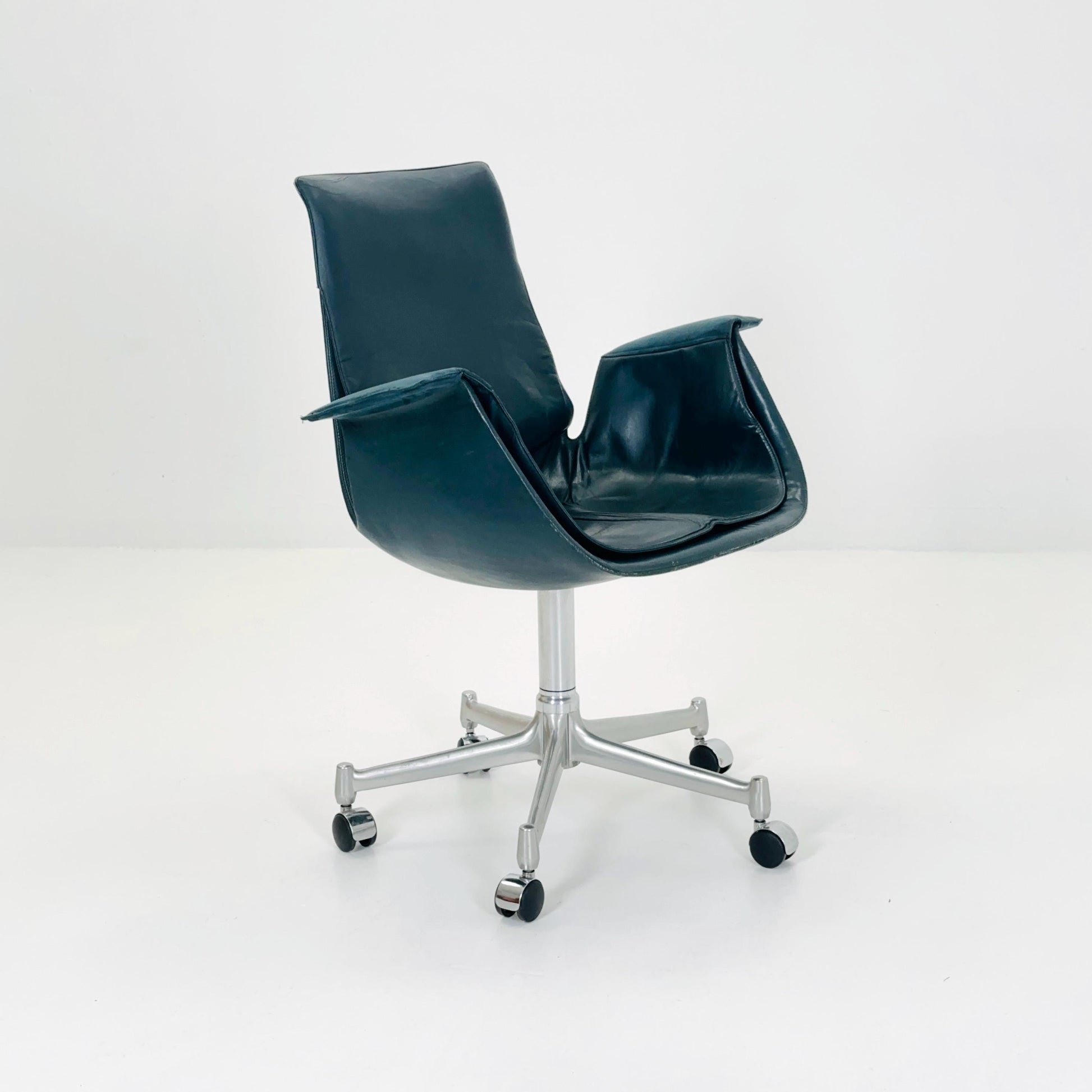 Mid centruy Tulip dark green Desk Chair Modell 6727 by Preben Fabricius & Jørgen Kastholm – for Walter Knoll, 1960s by Kill