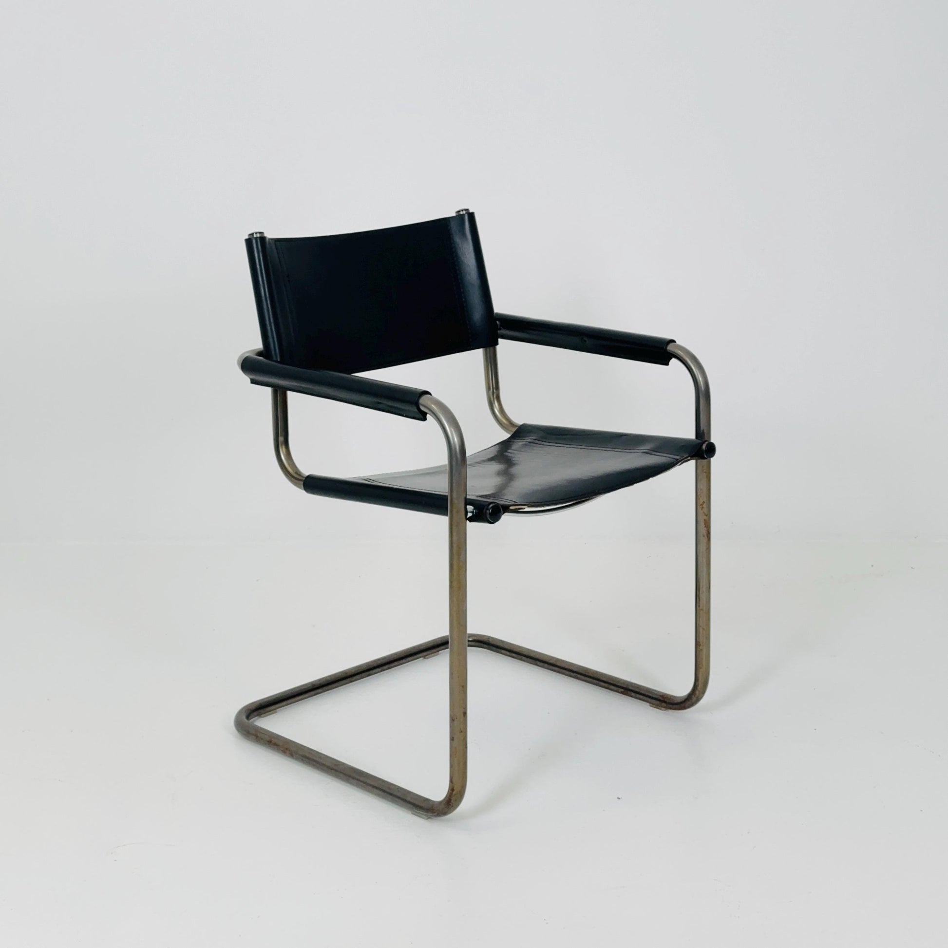 Mid century Bauhaus B34 black leather cantilevered chair by Mart Stam for Jox Interni italy 1980s