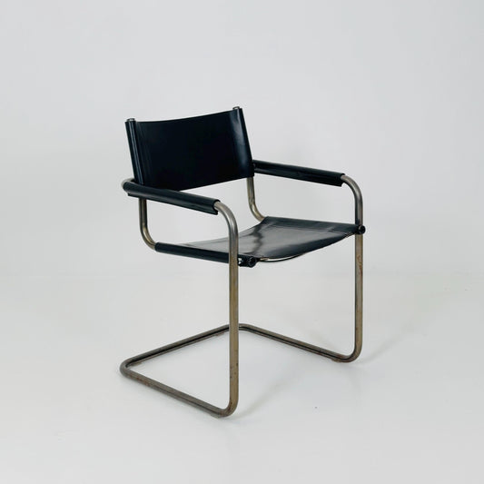 Mid century Bauhaus B34 black leather cantilevered chair by Mart Stam for Jox Interni italy 1980s