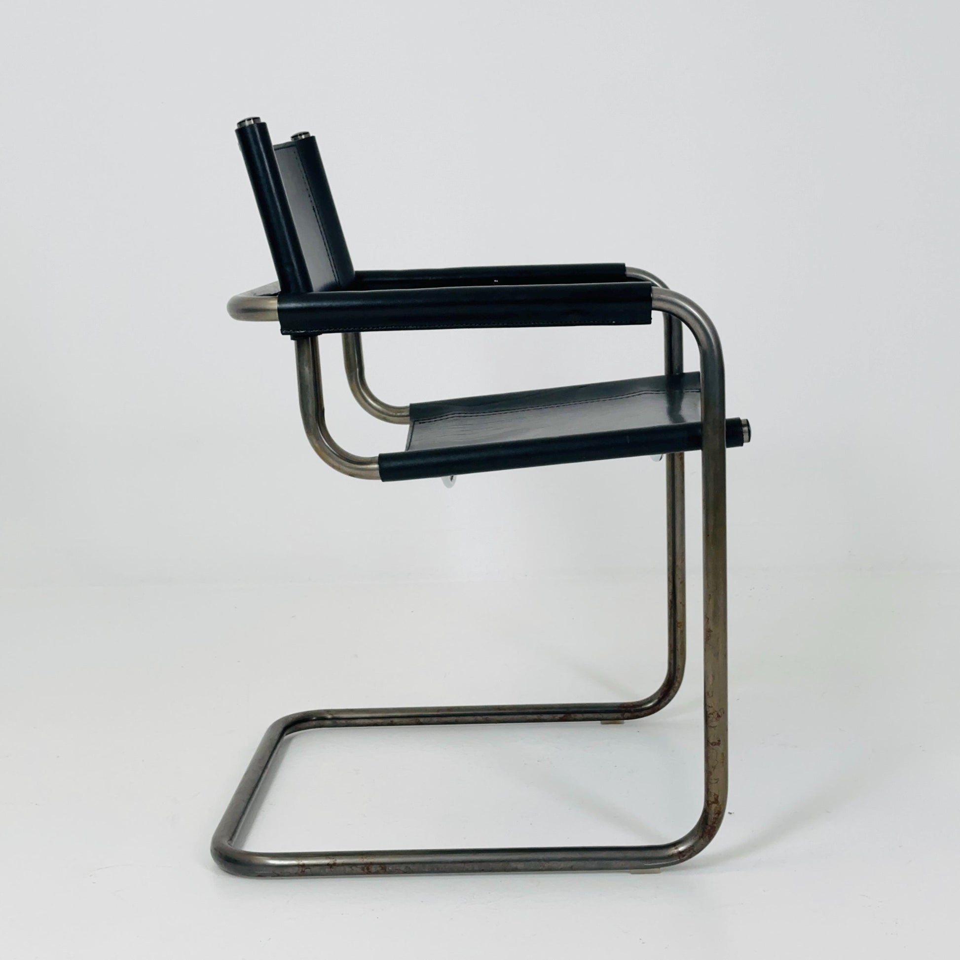 Mid century Bauhaus B34 black leather cantilevered chair by Mart Stam for Jox Interni italy 1980s