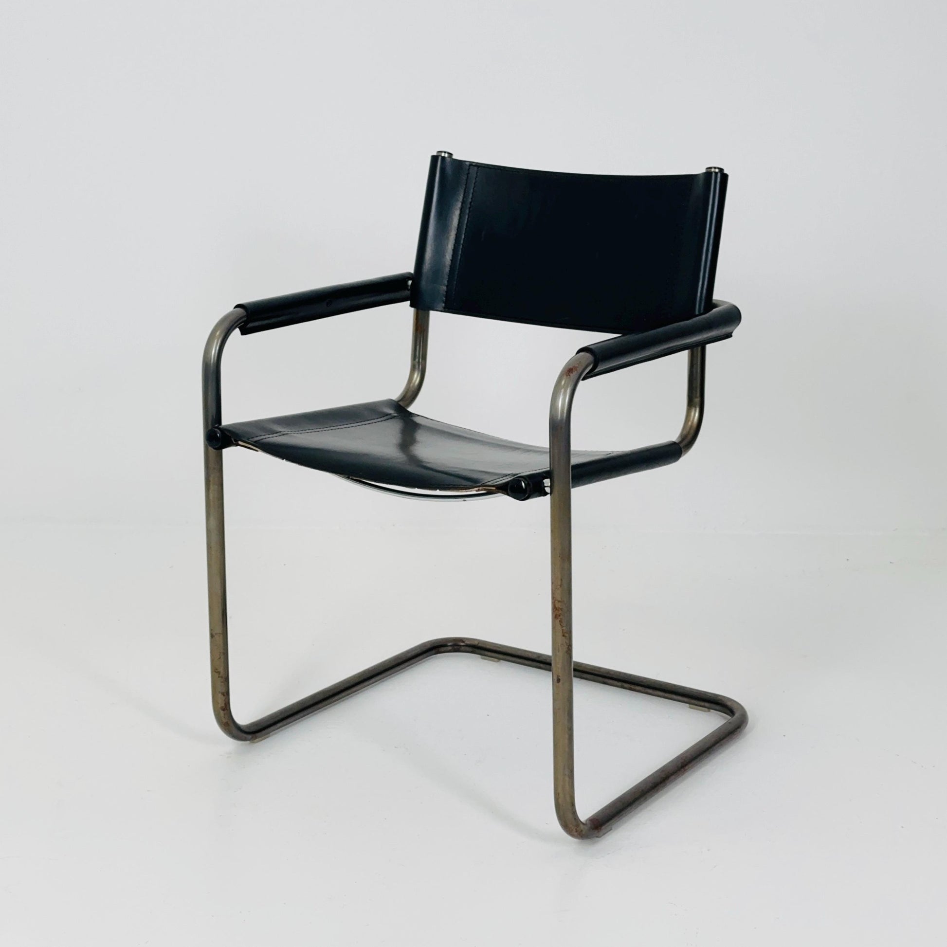 Mid century Bauhaus B34 black leather cantilevered chair by Mart Stam for Jox Interni italy 1980s