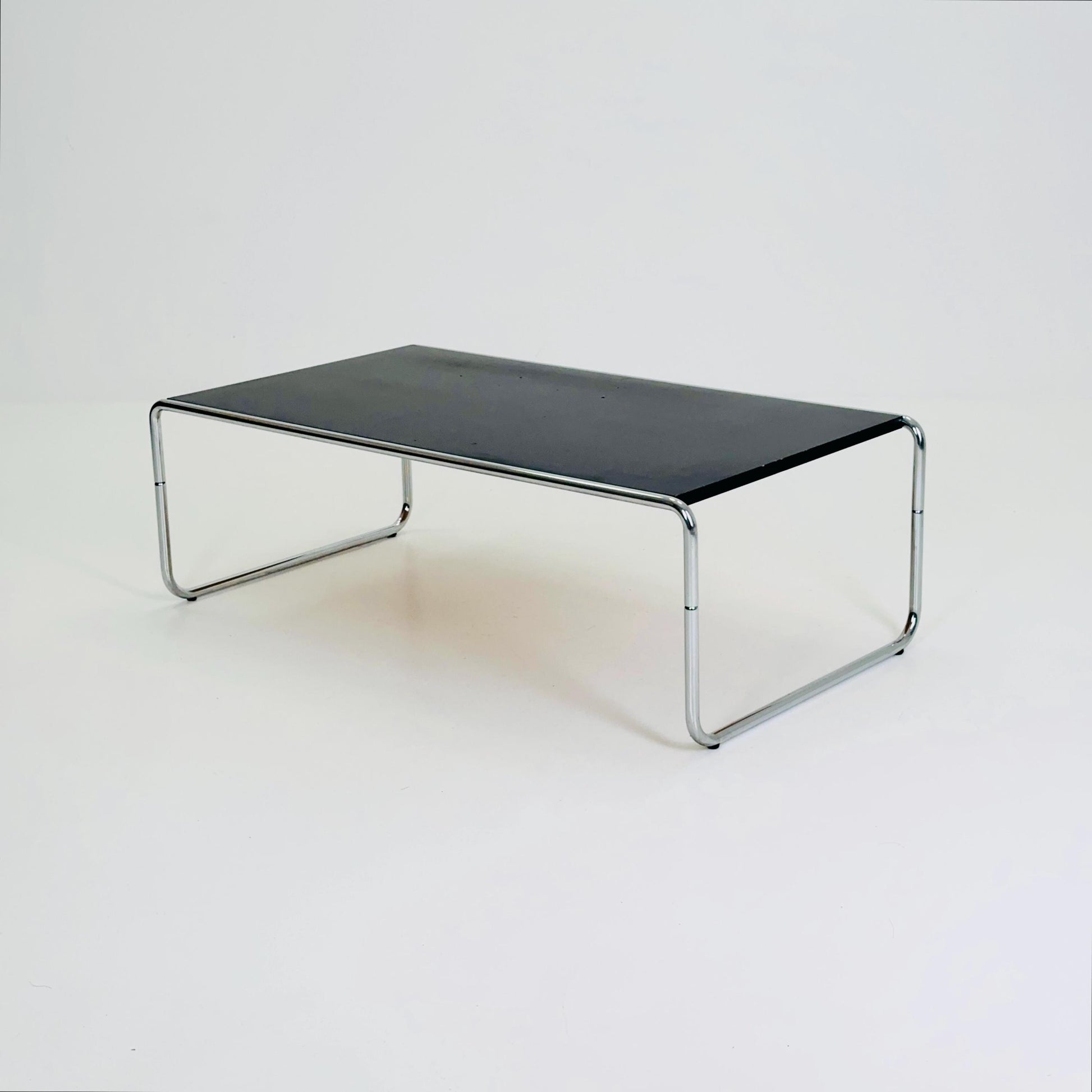 Mid century Bauhaus design coffee tables by Marcel Breuer 'Laccio' Italy 1980s