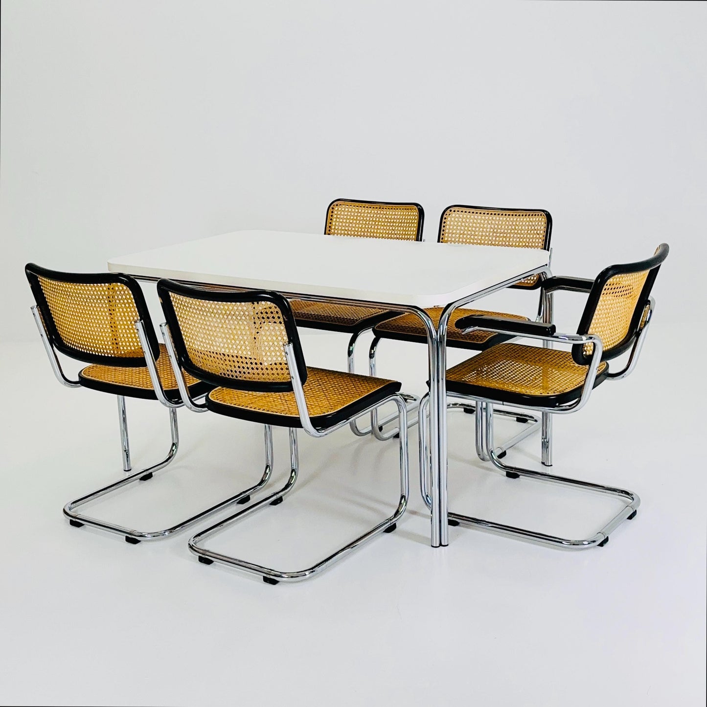 Set of 4 Mid Century Thonet S32 V Cantilever Chairs by Marcel Breuer, Wicker & Beech, Bauhaus Design Germany Thonet 1970s