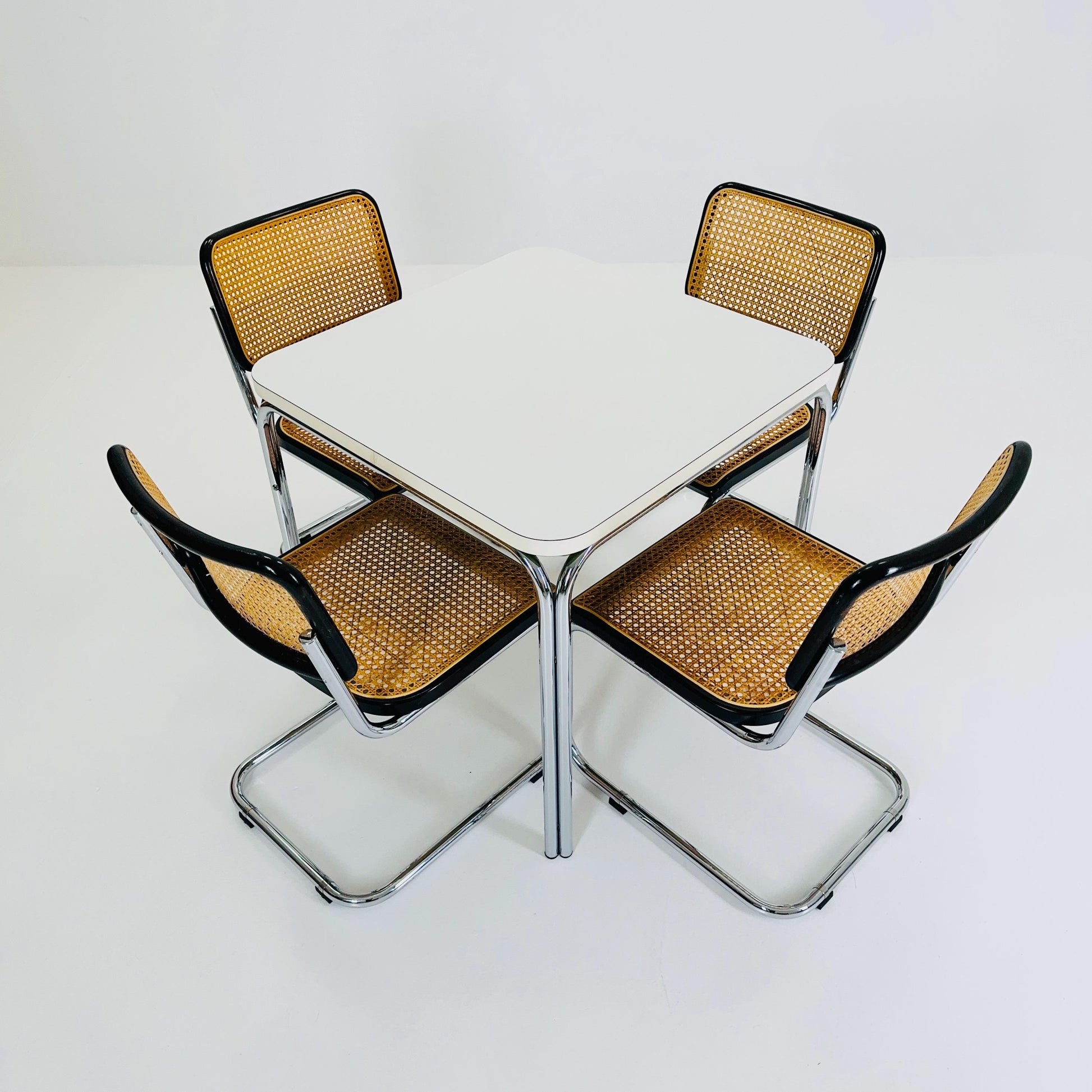 Set of 4 Mid Century Thonet S32 V Cantilever Chairs by Marcel Breuer, Wicker & Beech, Bauhaus Design Germany Thonet 1970s