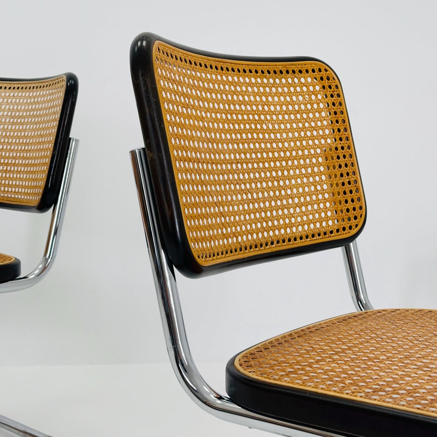 Set of 4 Mid Century Thonet S32 V Cantilever Chairs by Marcel Breuer, Wicker & Beech, Bauhaus Design Germany Thonet 1970s