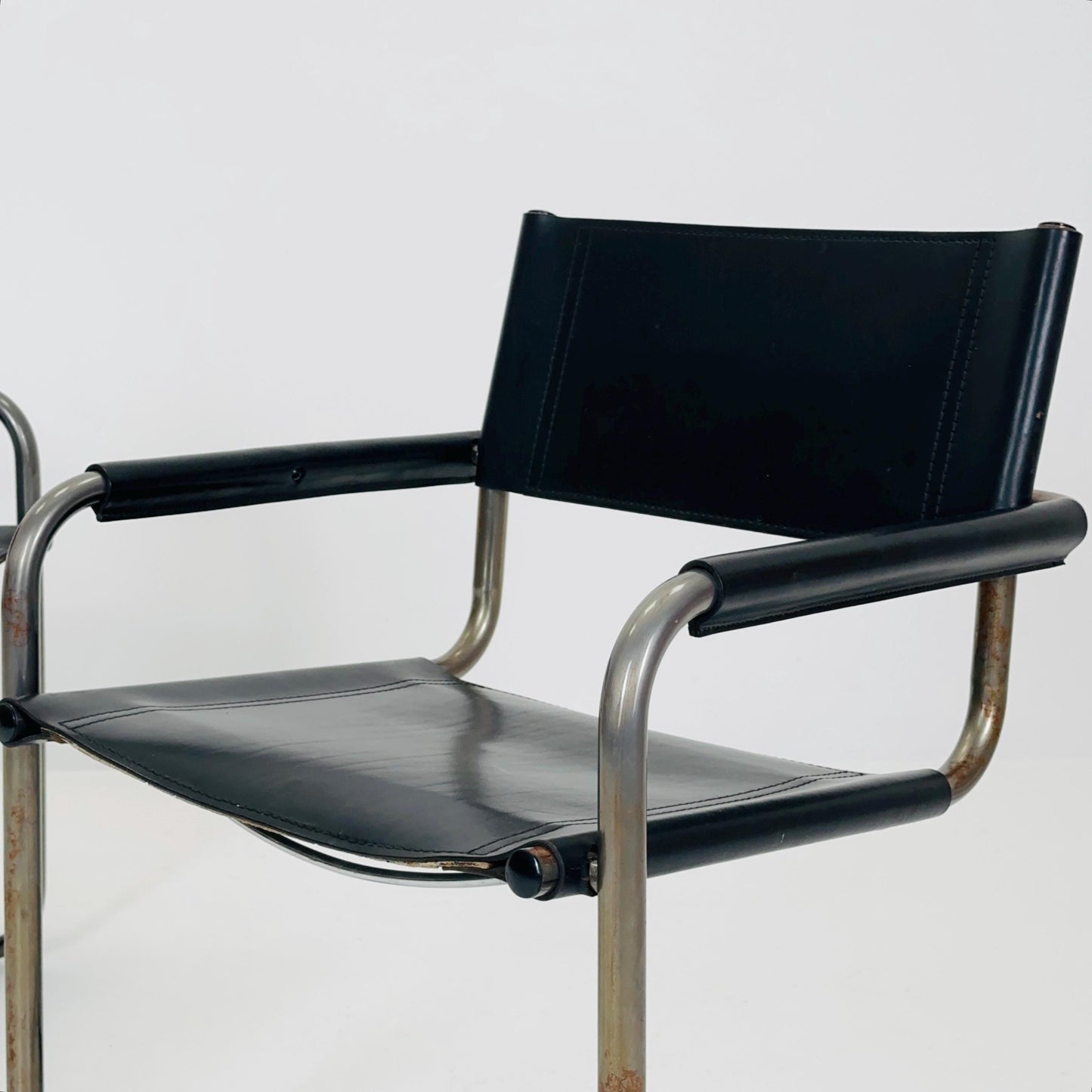 Set of 2 Mid century Bauhaus B34 black leather cantilevered chairs by Mart Stam for Jox Interni italy 1980s
