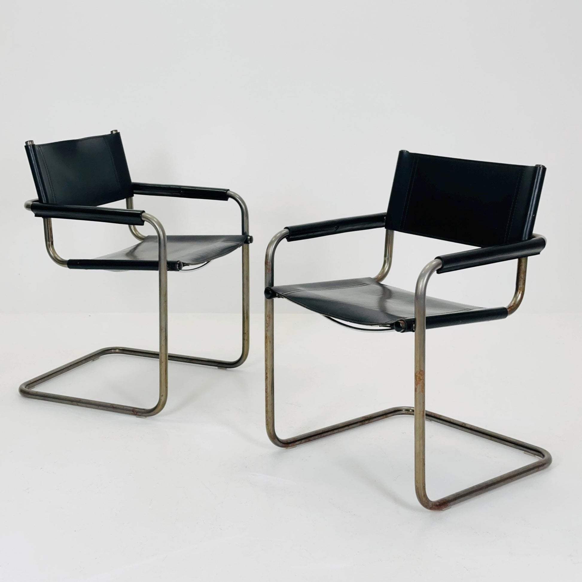 Set of 2 Mid century Bauhaus B34 black leather cantilevered chairs by Mart Stam for Jox Interni italy 1980s