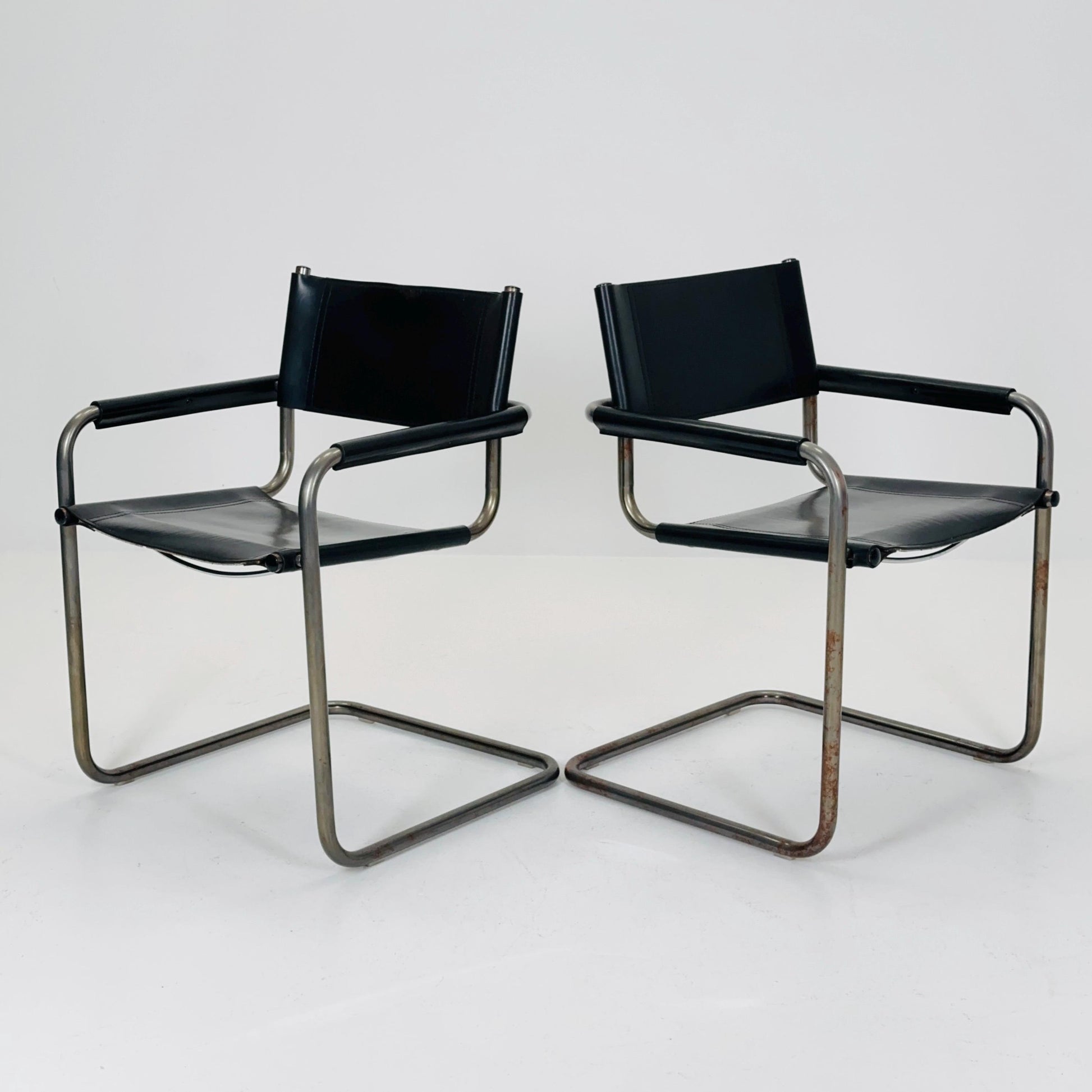 Set of 2 Mid century Bauhaus B34 black leather cantilevered chairs by Mart Stam for Jox Interni italy 1980s