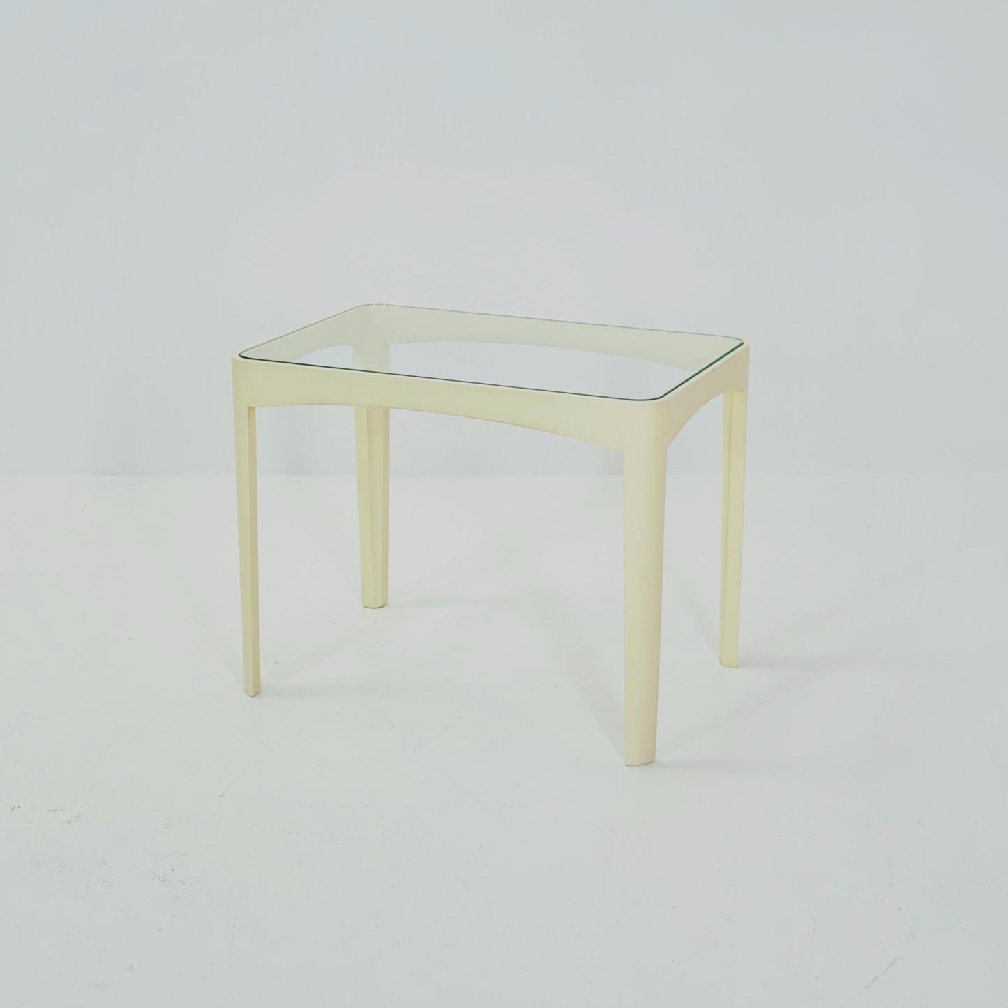 Mid century Space Age white side Table by Peter Ghyczy for Horn Germany , 1970s