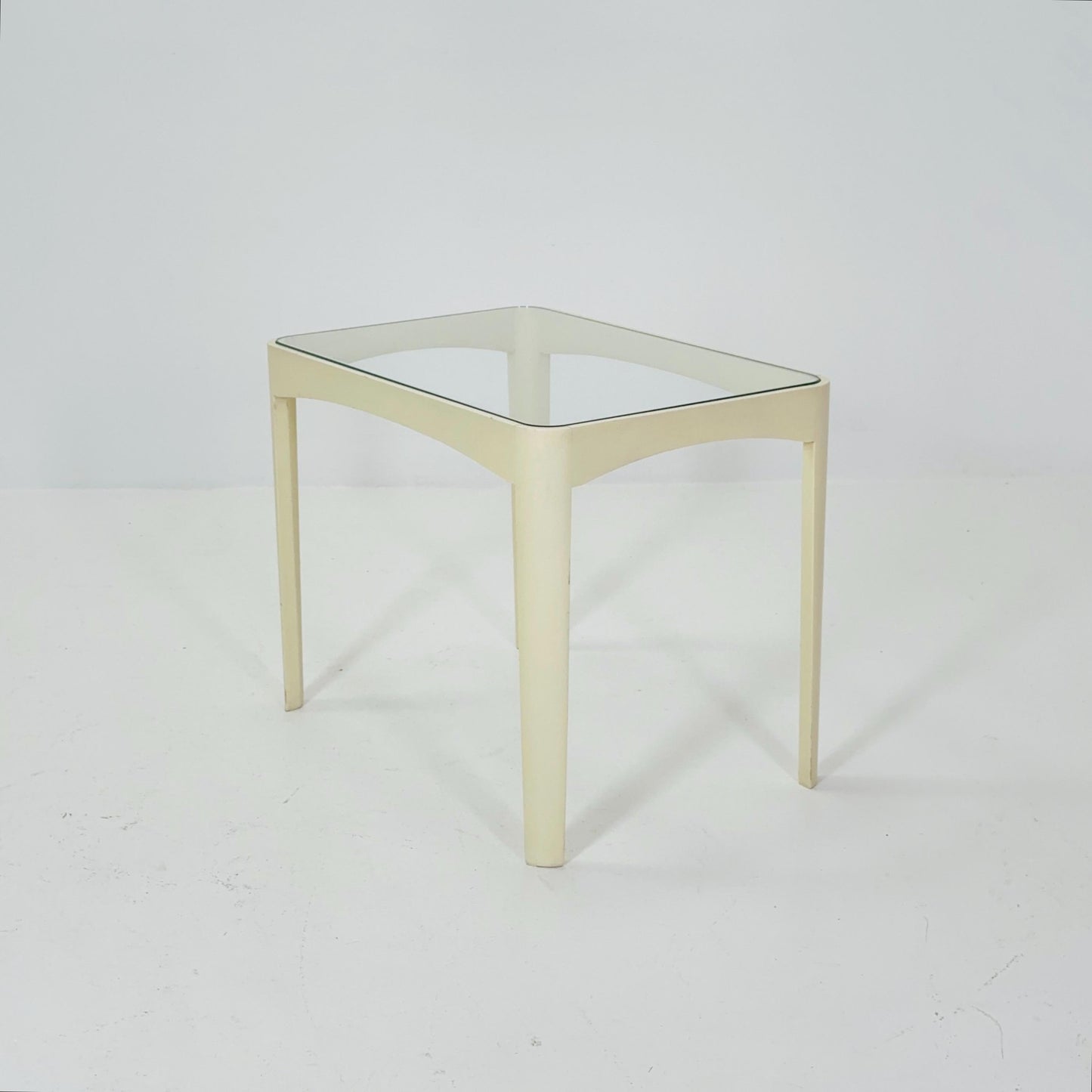 Mid century Space Age white side Table by Peter Ghyczy for Horn Germany , 1970s