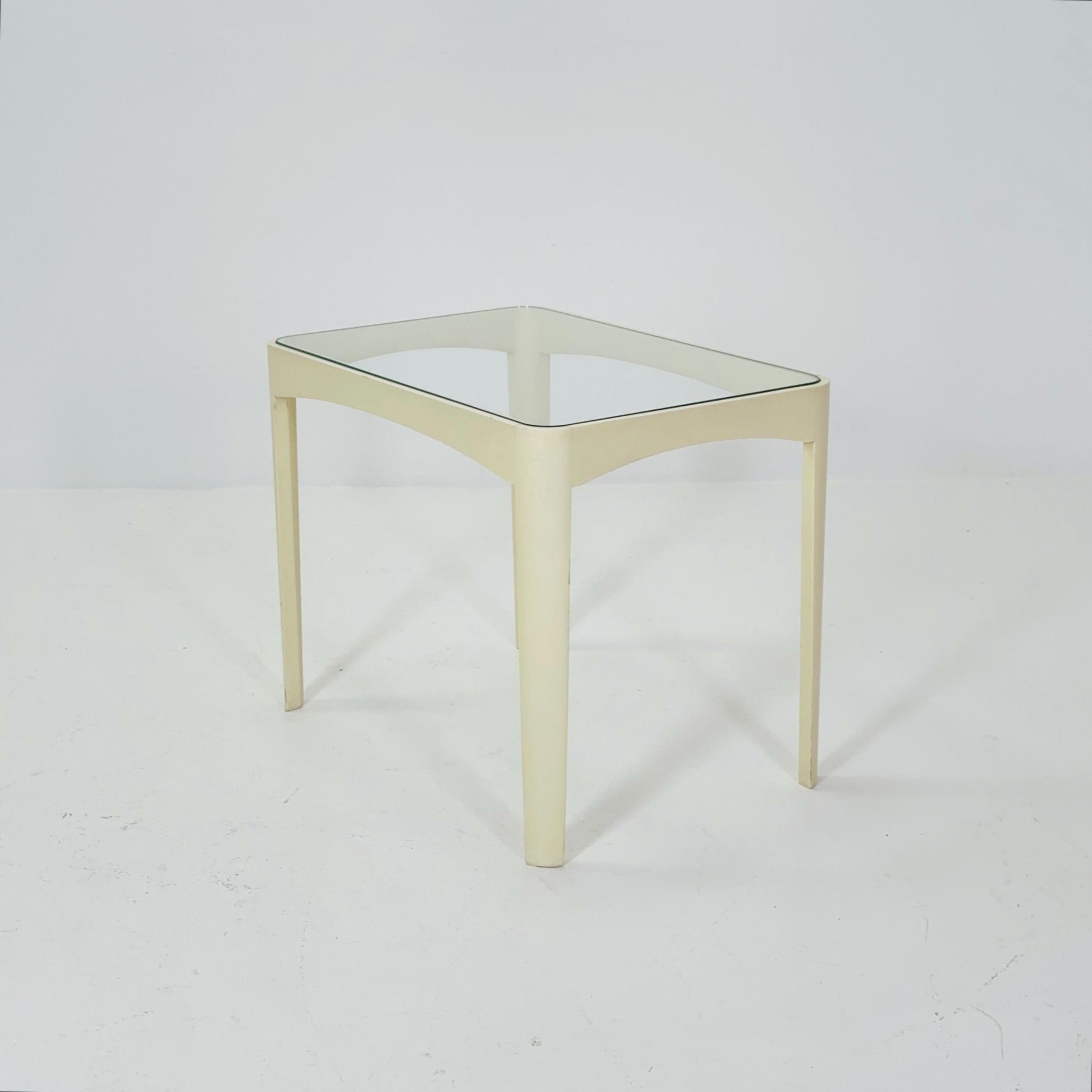 Mid century Space Age white side Table by Peter Ghyczy for Horn Germany , 1970s