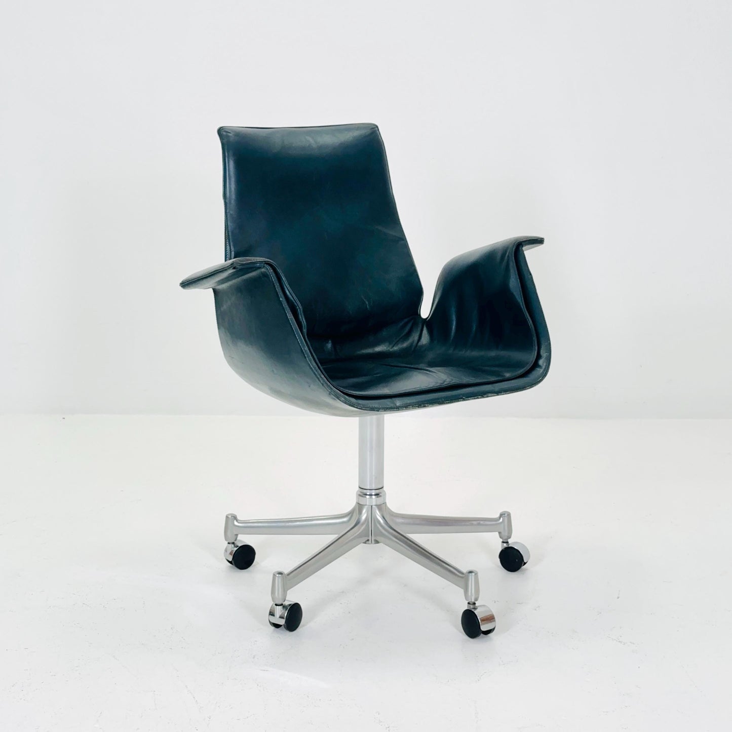 Mid centruy Tulip dark green Desk Chair Modell 6727 by Preben Fabricius & Jørgen Kastholm – for Walter Knoll, 1960s by Kill