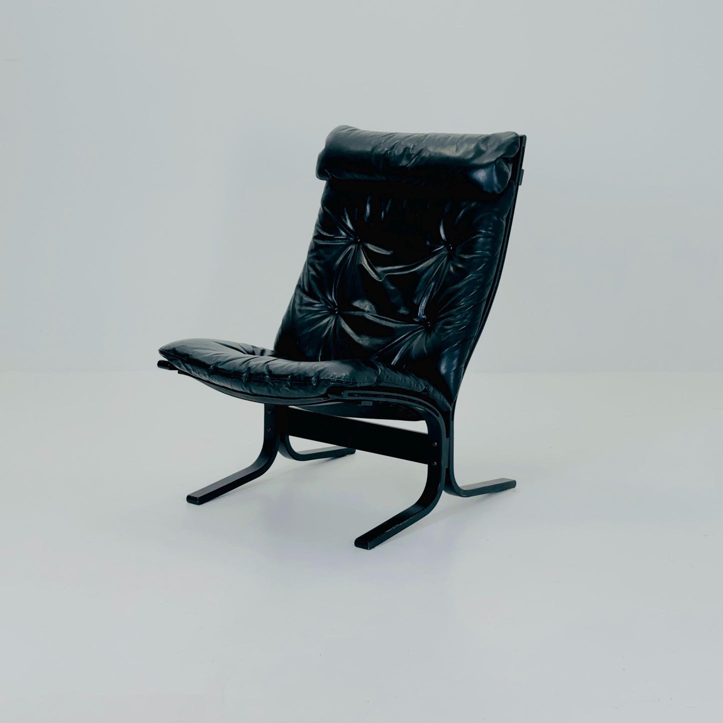Mid Century “Siesta” Armchair by Ingmar Relling, Westnofa Furniture, Norway — Full Black Edition, Leather & Wooden Frame, 1960s