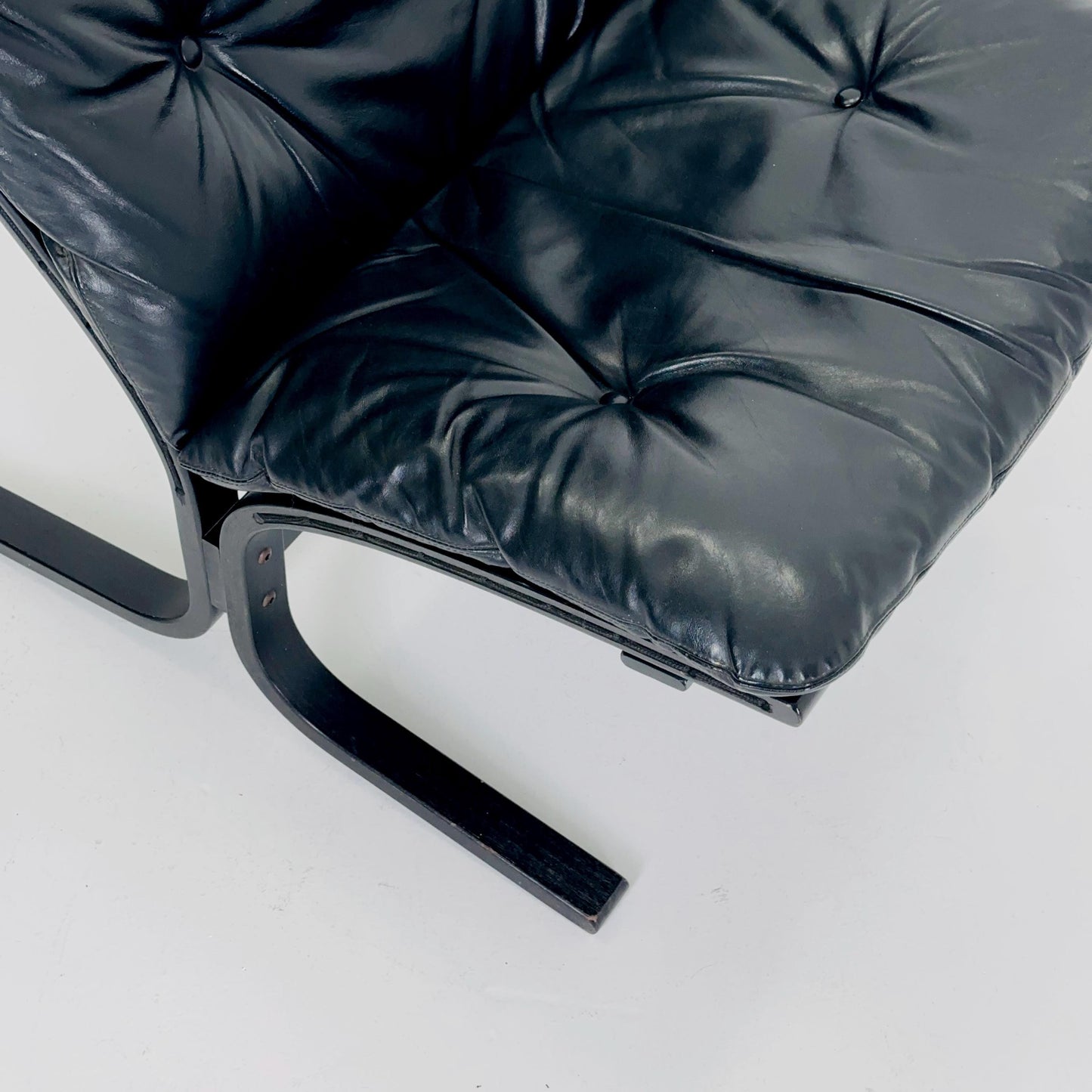 Mid Century “Siesta” Armchair by Ingmar Relling, Westnofa Furniture, Norway — Full Black Edition, Leather & Wooden Frame, 1960s