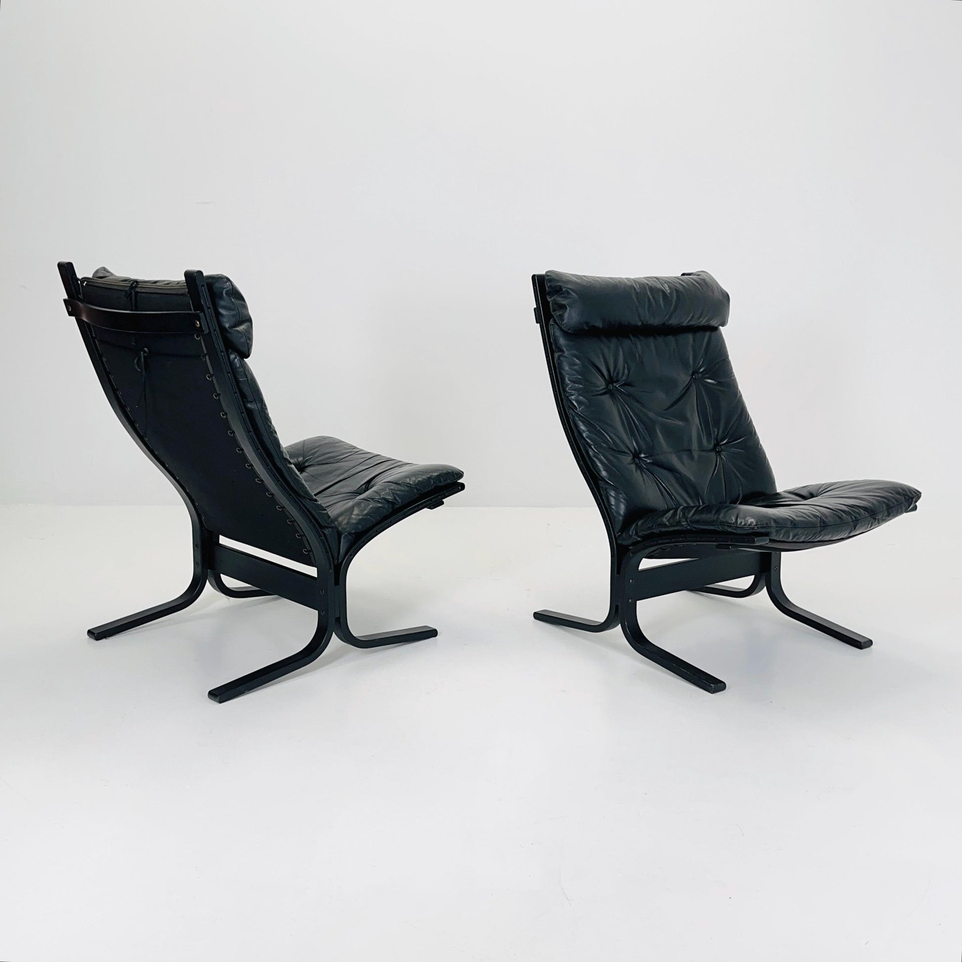 Set of 2 Mid Century “Siesta” lounge chair by Ingmar Relling, Westnofa Furniture, Norway — Full Black Edition, Leather & Wooden Frame, 1960s