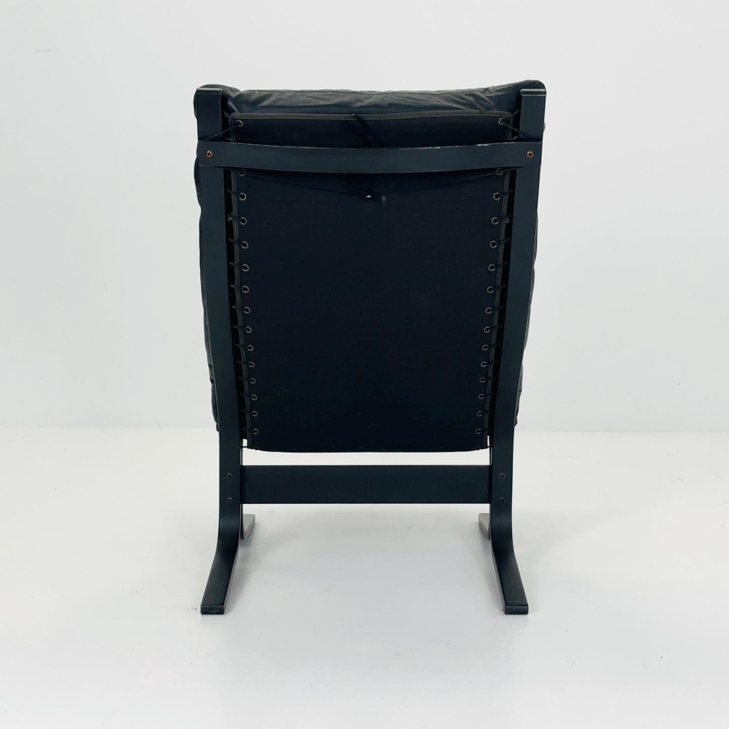 Set of 2 Mid Century “Siesta” lounge chair by Ingmar Relling, Westnofa Furniture, Norway — Full Black Edition, Leather & Wooden Frame, 1960s