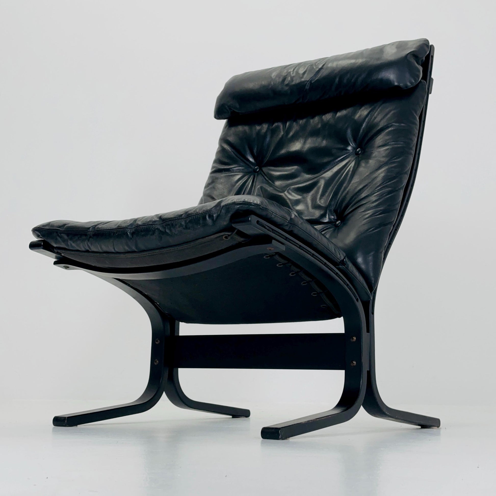 Set of 2 Mid Century “Siesta” lounge chair by Ingmar Relling, Westnofa Furniture, Norway — Full Black Edition, Leather & Wooden Frame, 1960s