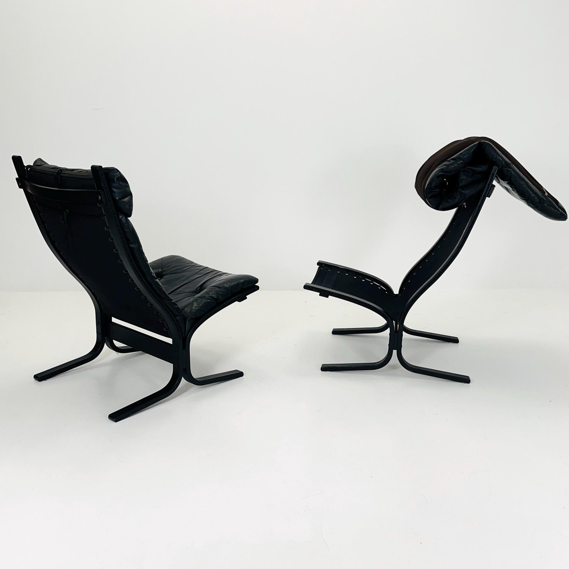 Set of 2 Mid Century “Siesta” lounge chair by Ingmar Relling, Westnofa Furniture, Norway — Full Black Edition, Leather & Wooden Frame, 1960s