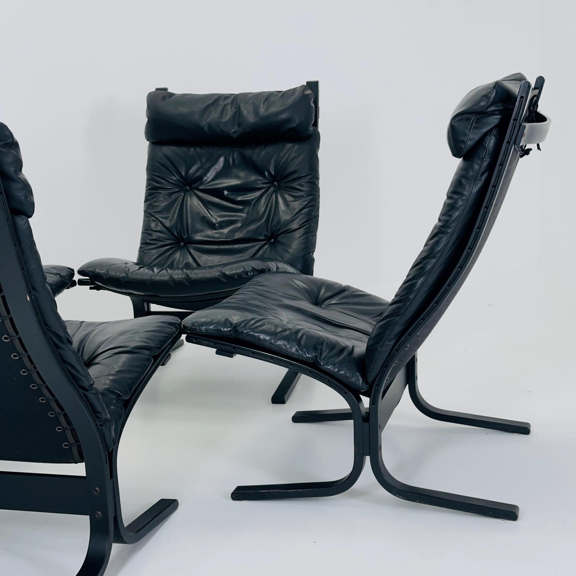 Set of 4 Mid Century “Siesta” lounge chair by Ingmar Relling, Westnofa Furniture, Norway — Full Black Edition, Leather & Wooden Frame, 1960s
