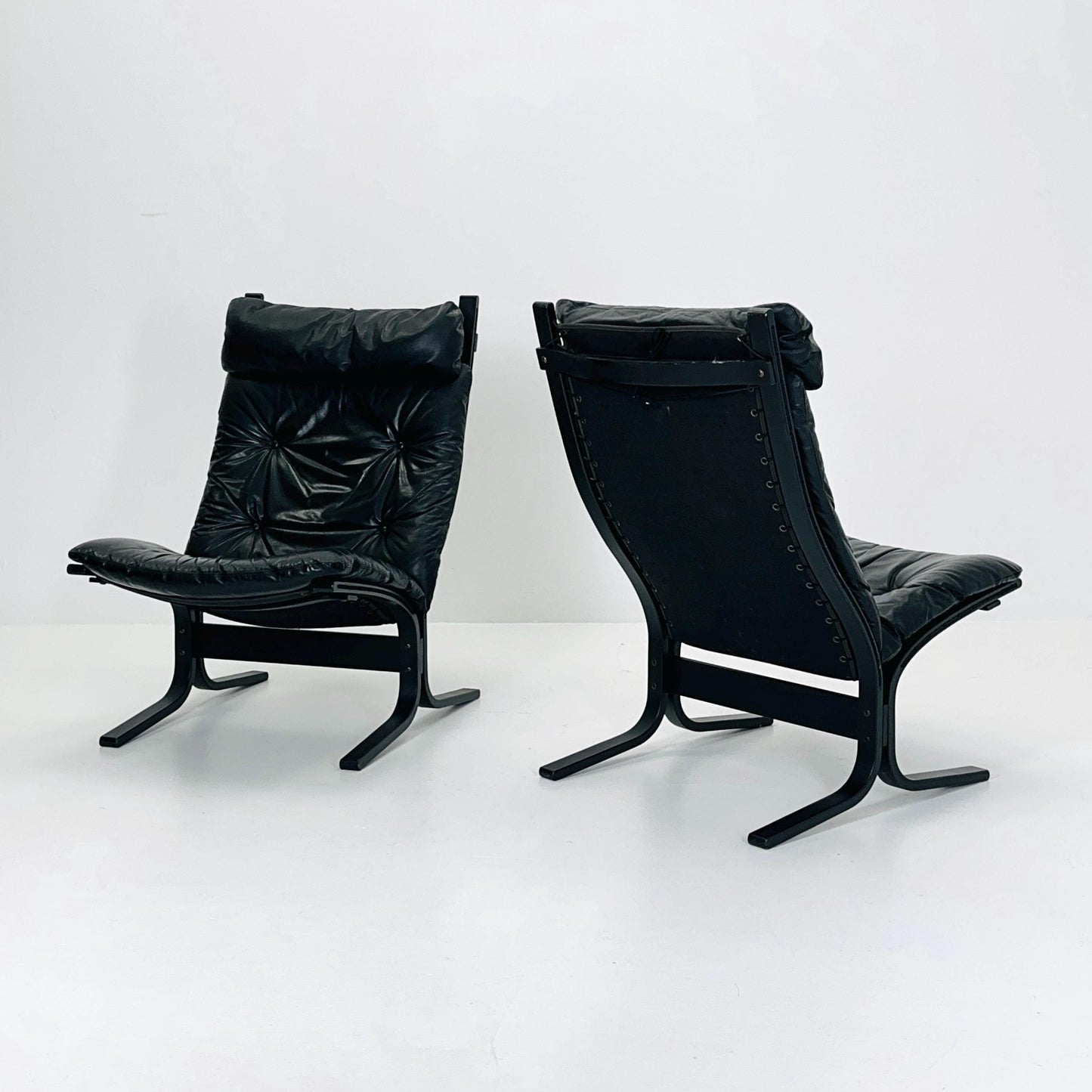 Set of 4 Mid Century “Siesta” lounge chair by Ingmar Relling, Westnofa Furniture, Norway — Full Black Edition, Leather & Wooden Frame, 1960s