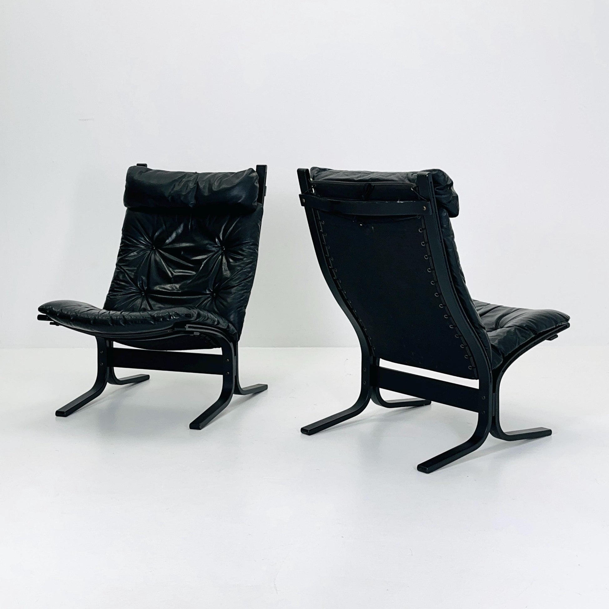 Set of 4 Mid Century “Siesta” lounge chair by Ingmar Relling, Westnofa Furniture, Norway — Full Black Edition, Leather & Wooden Frame, 1960s
