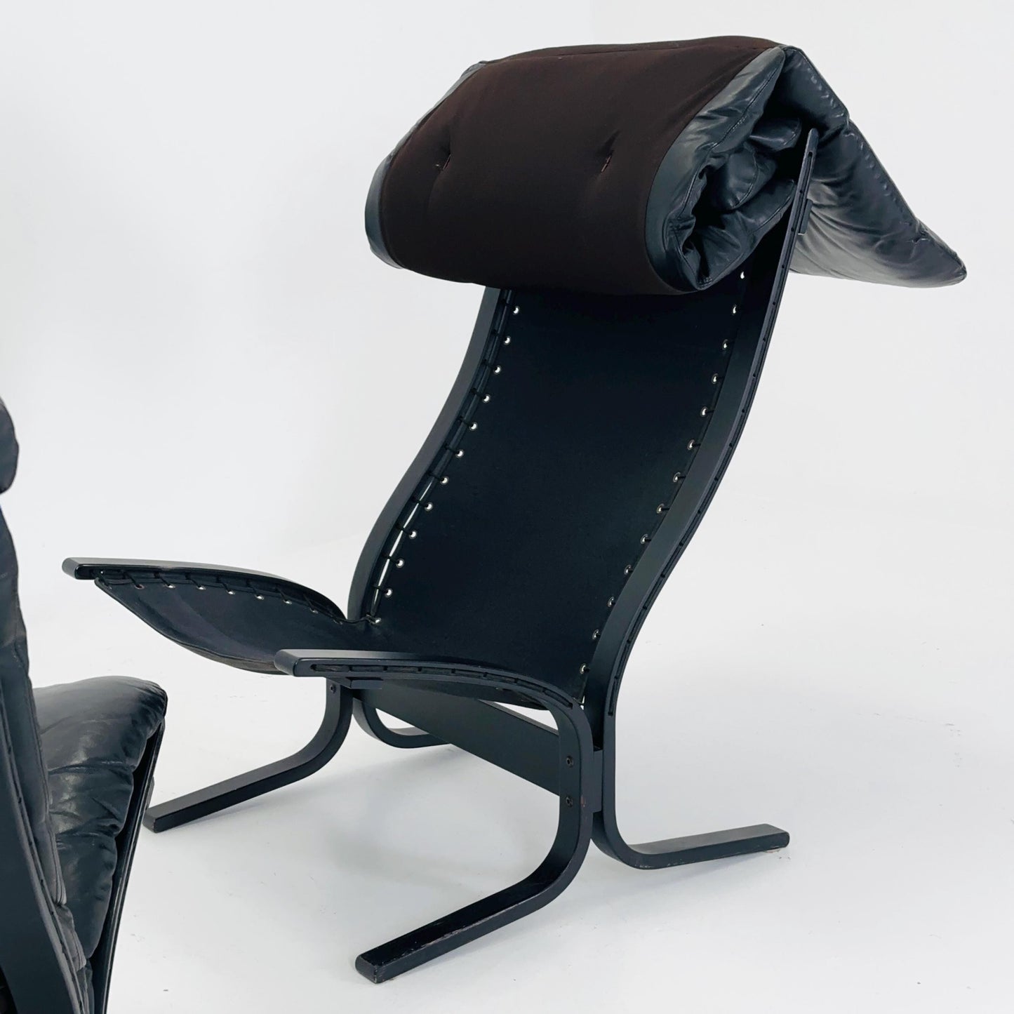 Set of 4 Mid Century “Siesta” lounge chair by Ingmar Relling, Westnofa Furniture, Norway — Full Black Edition, Leather & Wooden Frame, 1960s