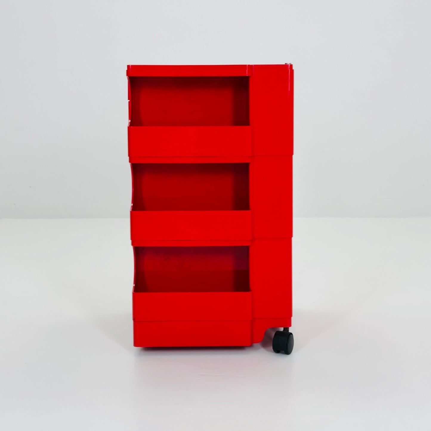 Rare Space Age red Boby storage trolley by Joe Colombo for Bieffeplast Italy 1970s